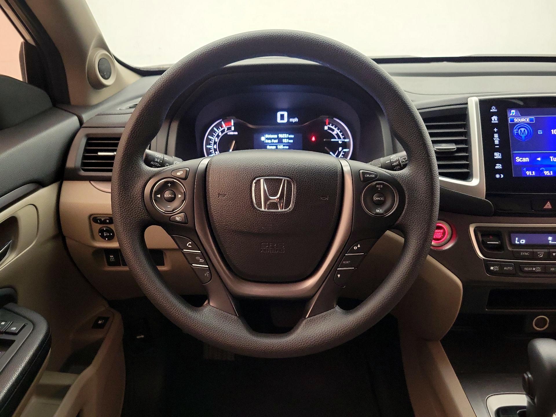Thumbnail: 2017 Honda Pilot - 10