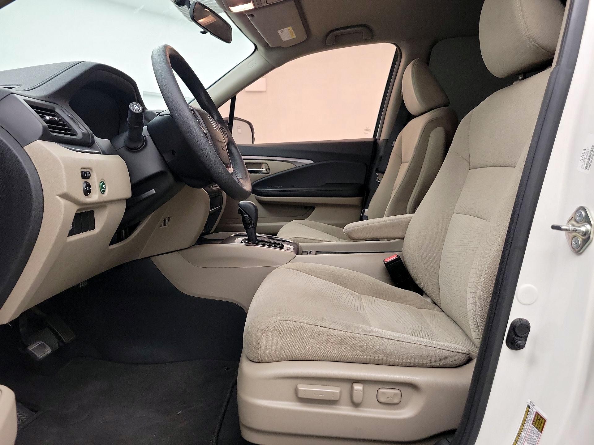 Thumbnail: 2017 Honda Pilot - 11