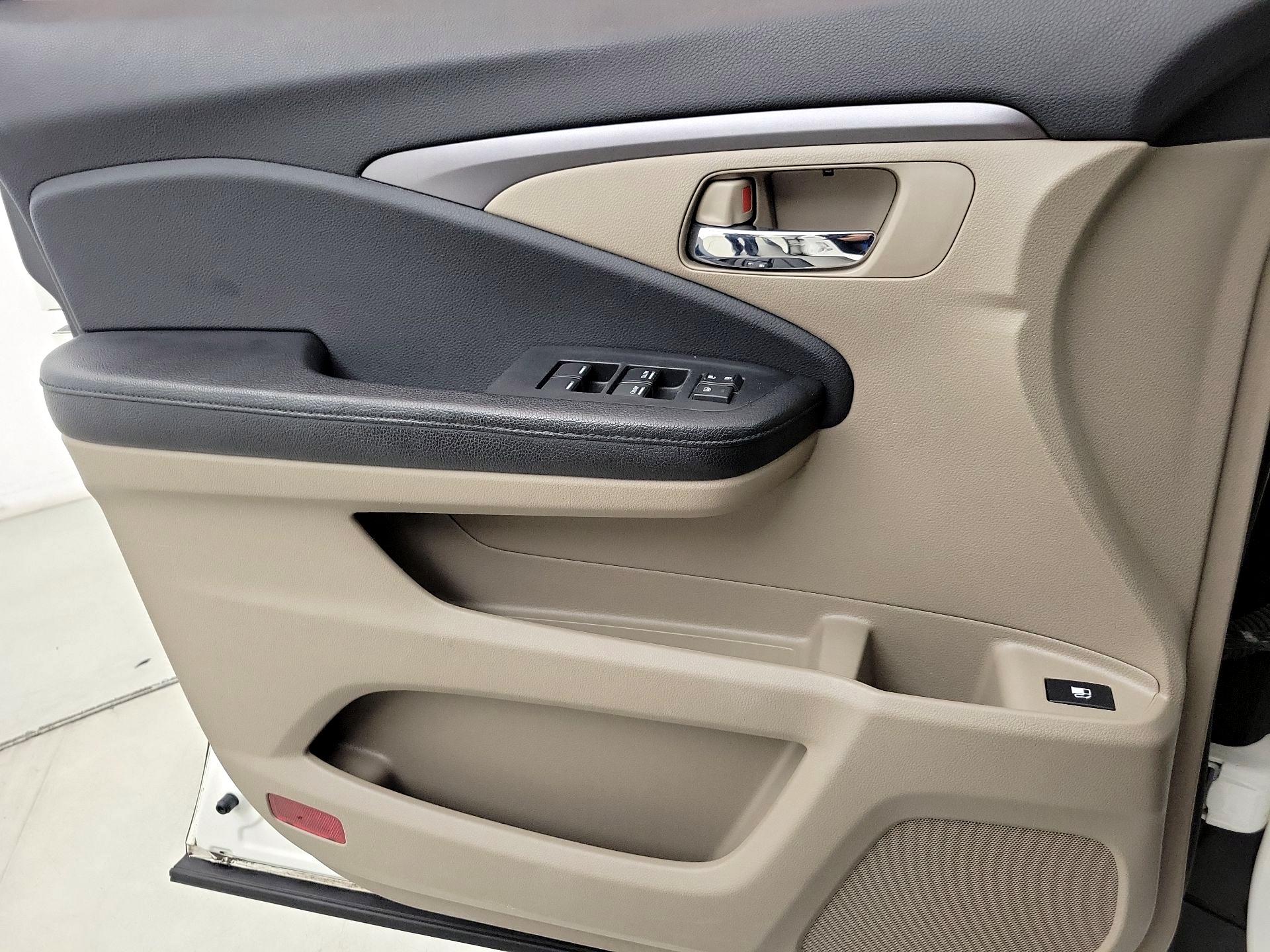 Thumbnail: 2017 Honda Pilot - 12