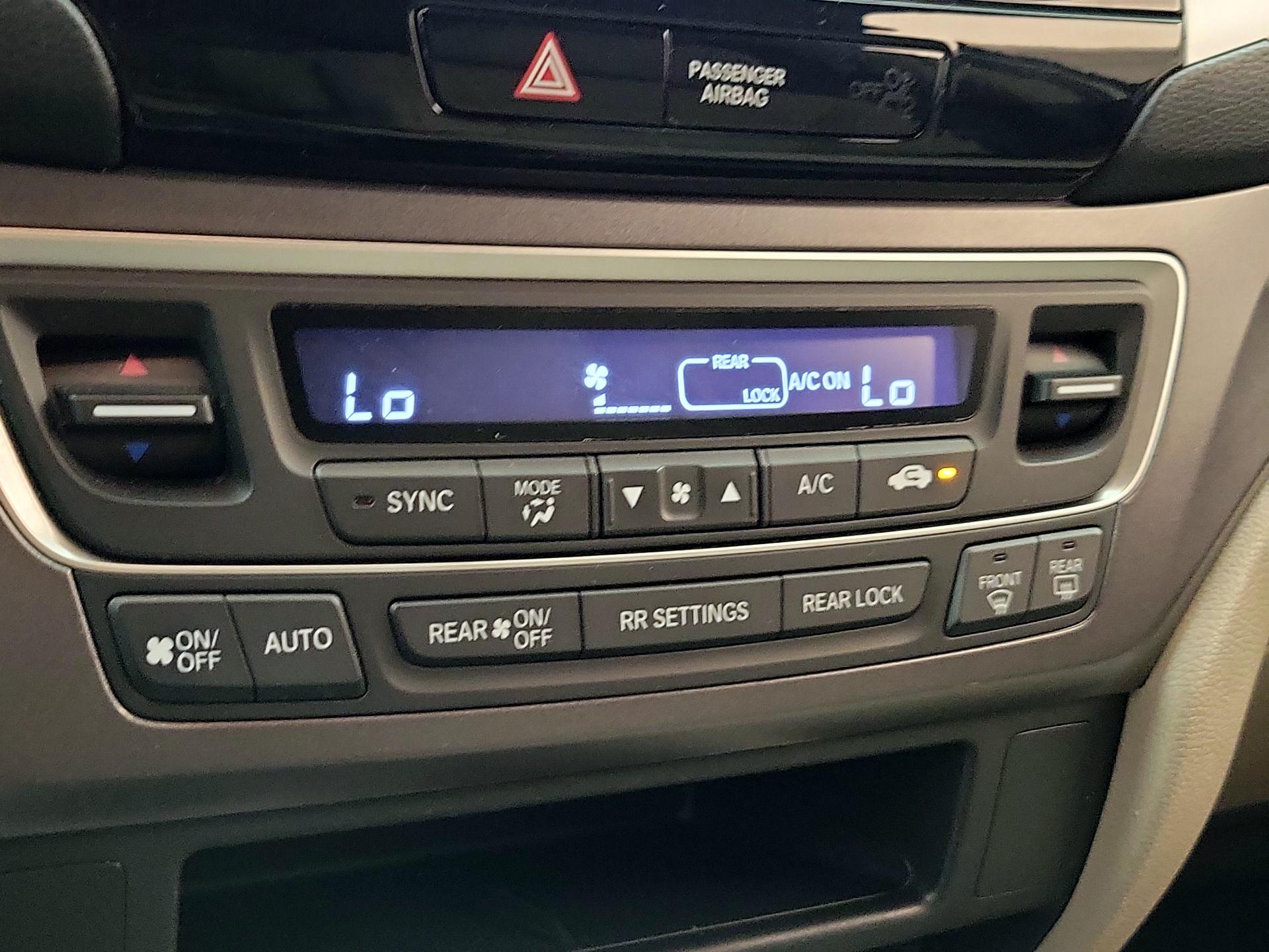 Thumbnail: 2017 Honda Pilot - 16