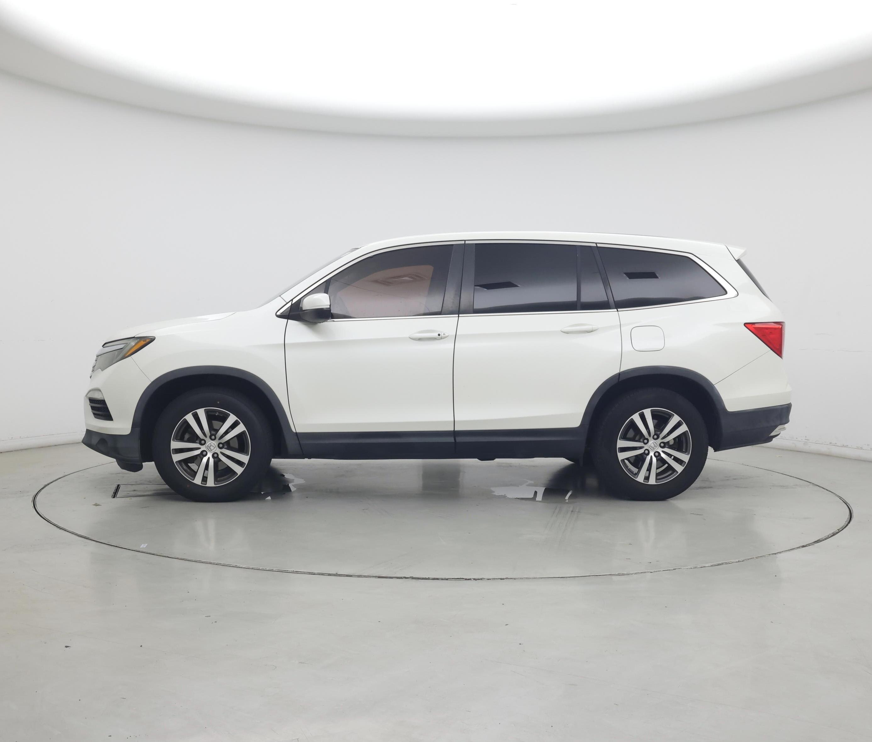 Thumbnail: 2017 Honda Pilot - 3