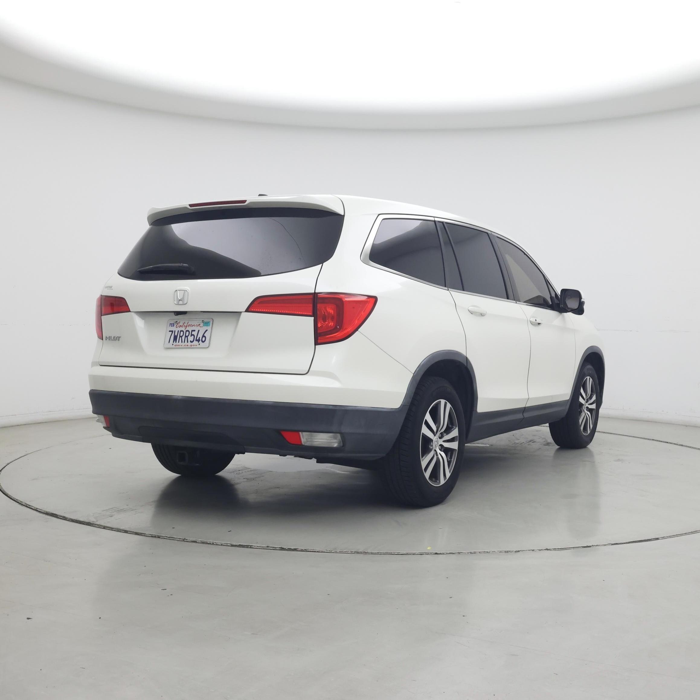 Thumbnail: 2017 Honda Pilot - 8