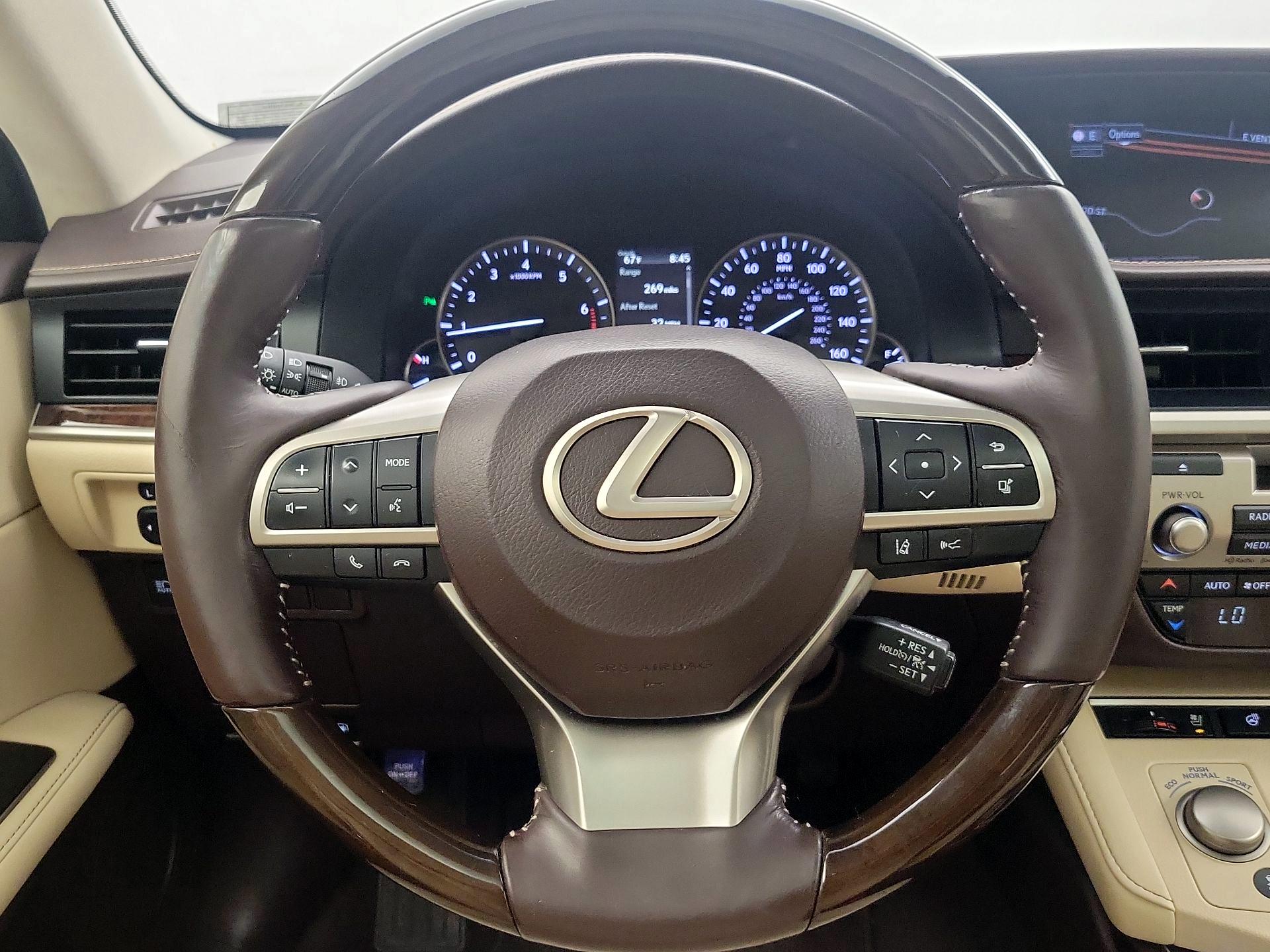 Thumbnail: 2016 Lexus ES - 10