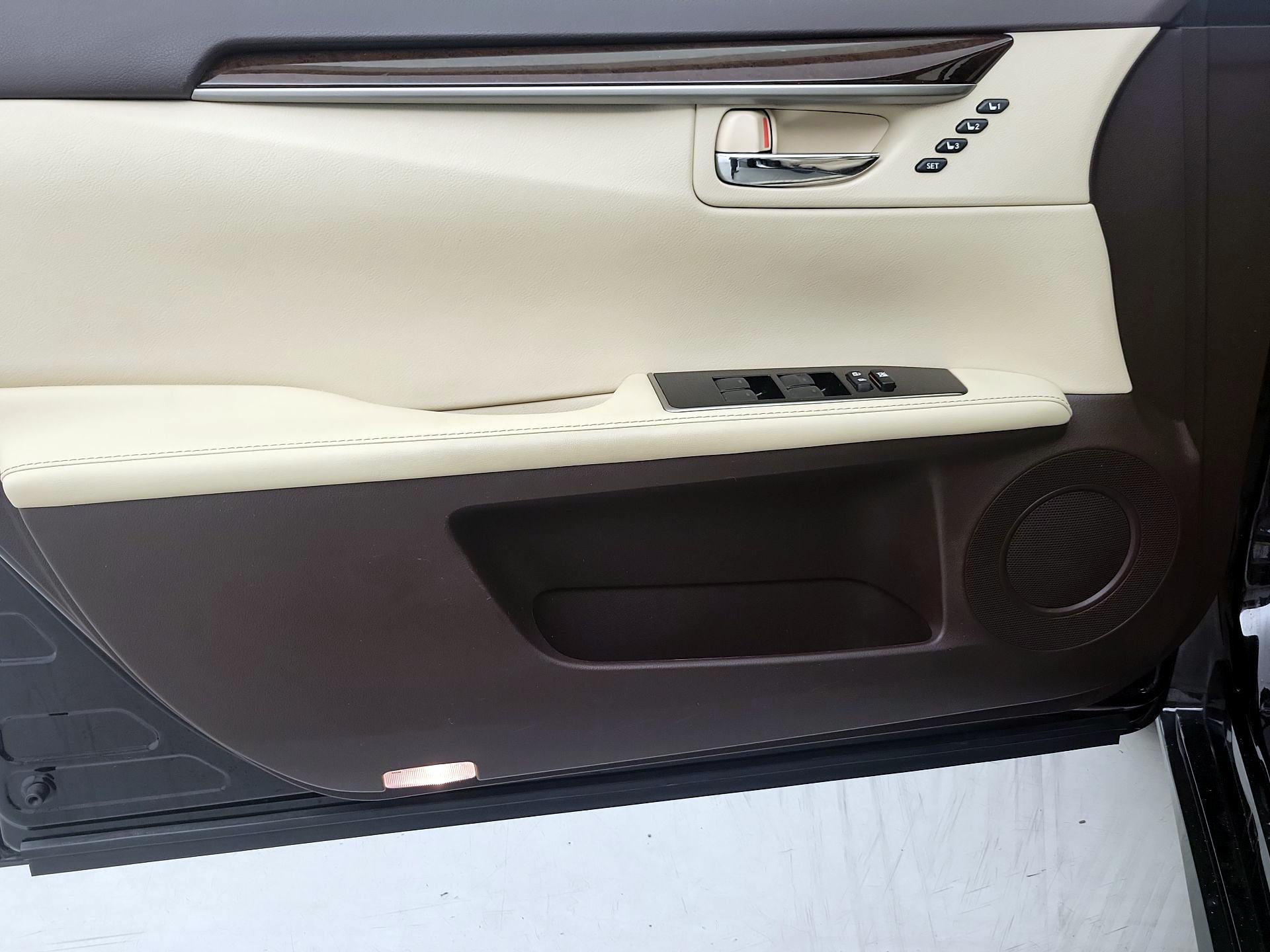 Thumbnail: 2016 Lexus ES - 12