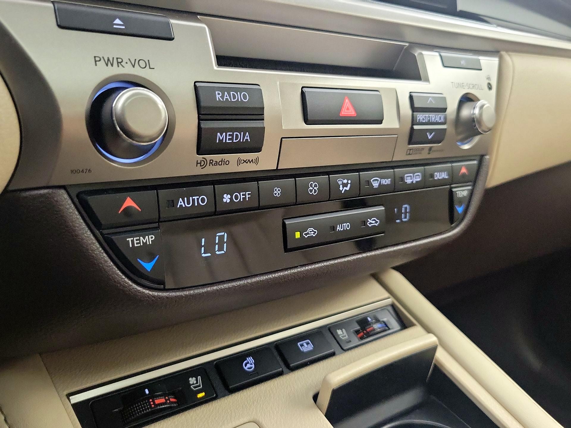 Thumbnail: 2016 Lexus ES - 17