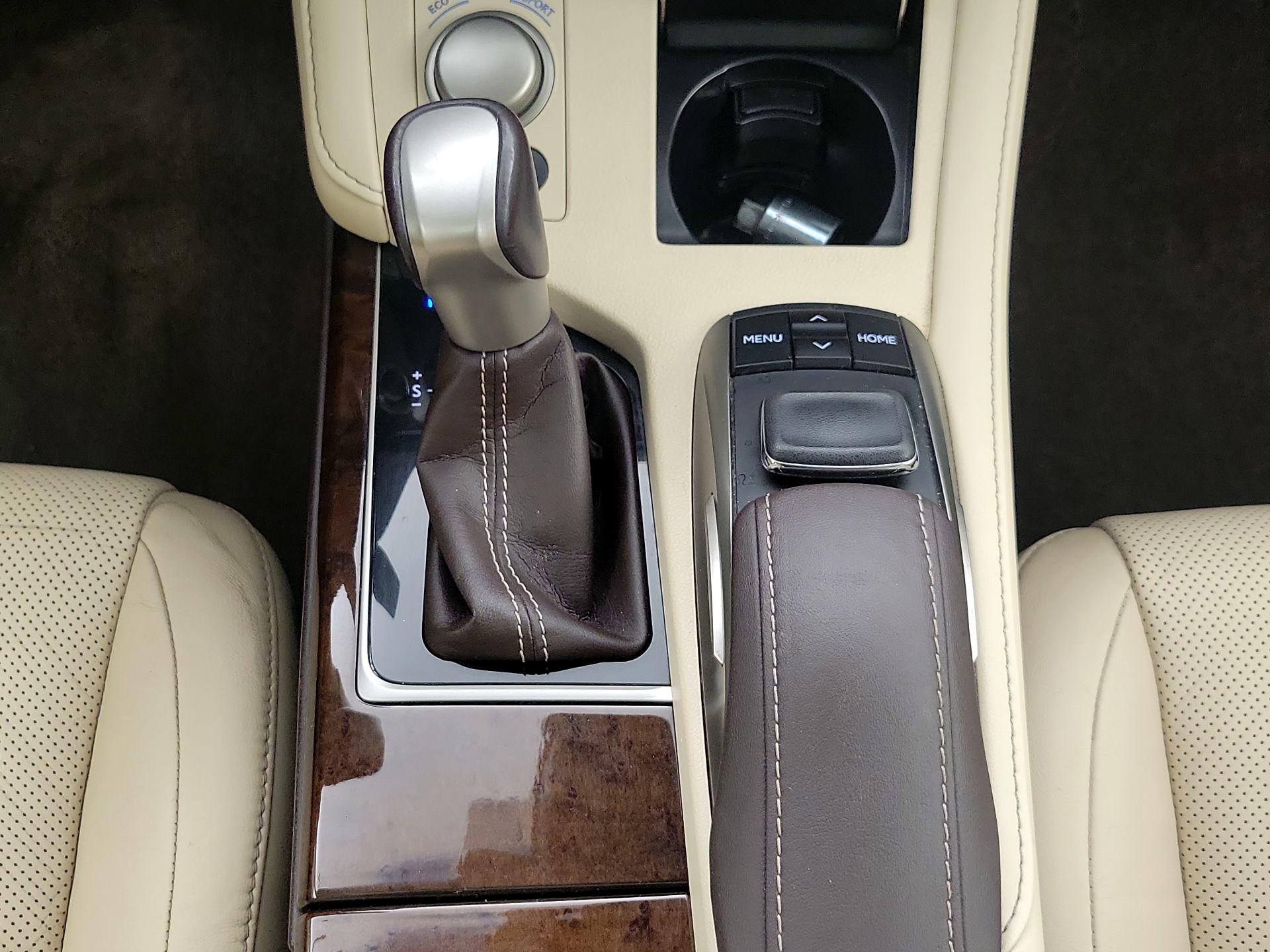 Thumbnail: 2016 Lexus ES - 18
