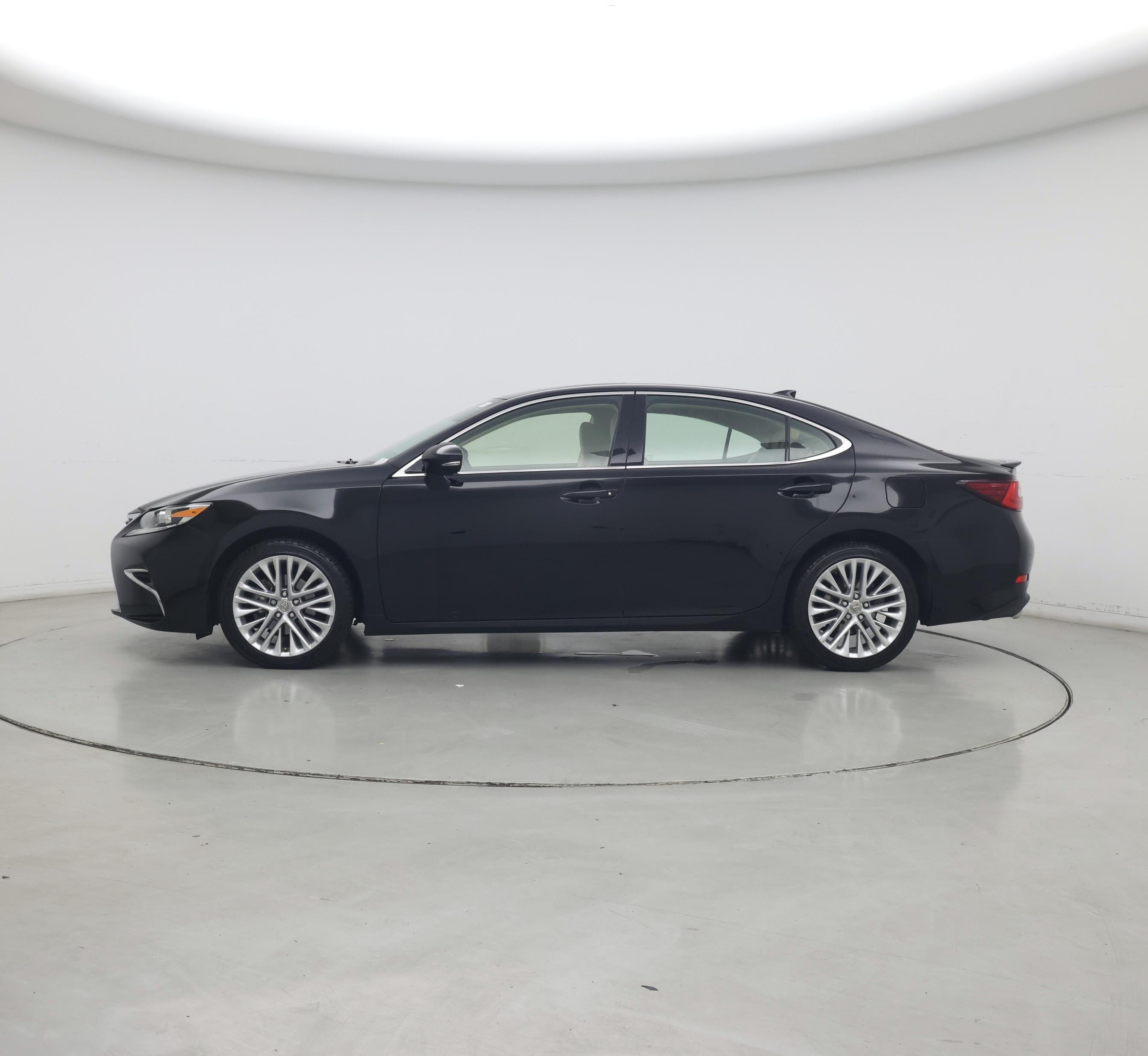 Thumbnail: 2016 Lexus ES - 3