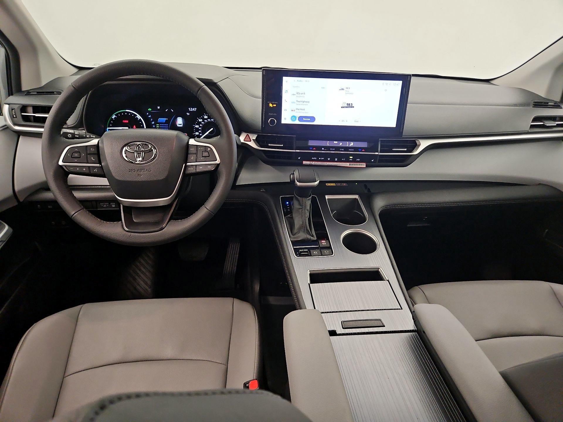 Thumbnail: 2026 Toyota Sienna - 9