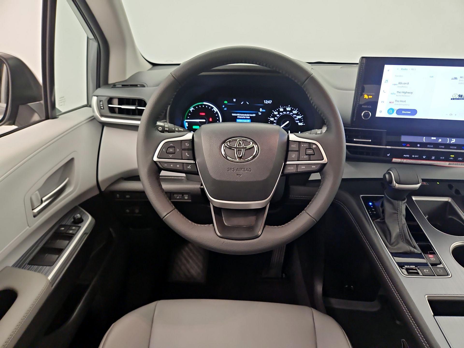 Thumbnail: 2026 Toyota Sienna - 10