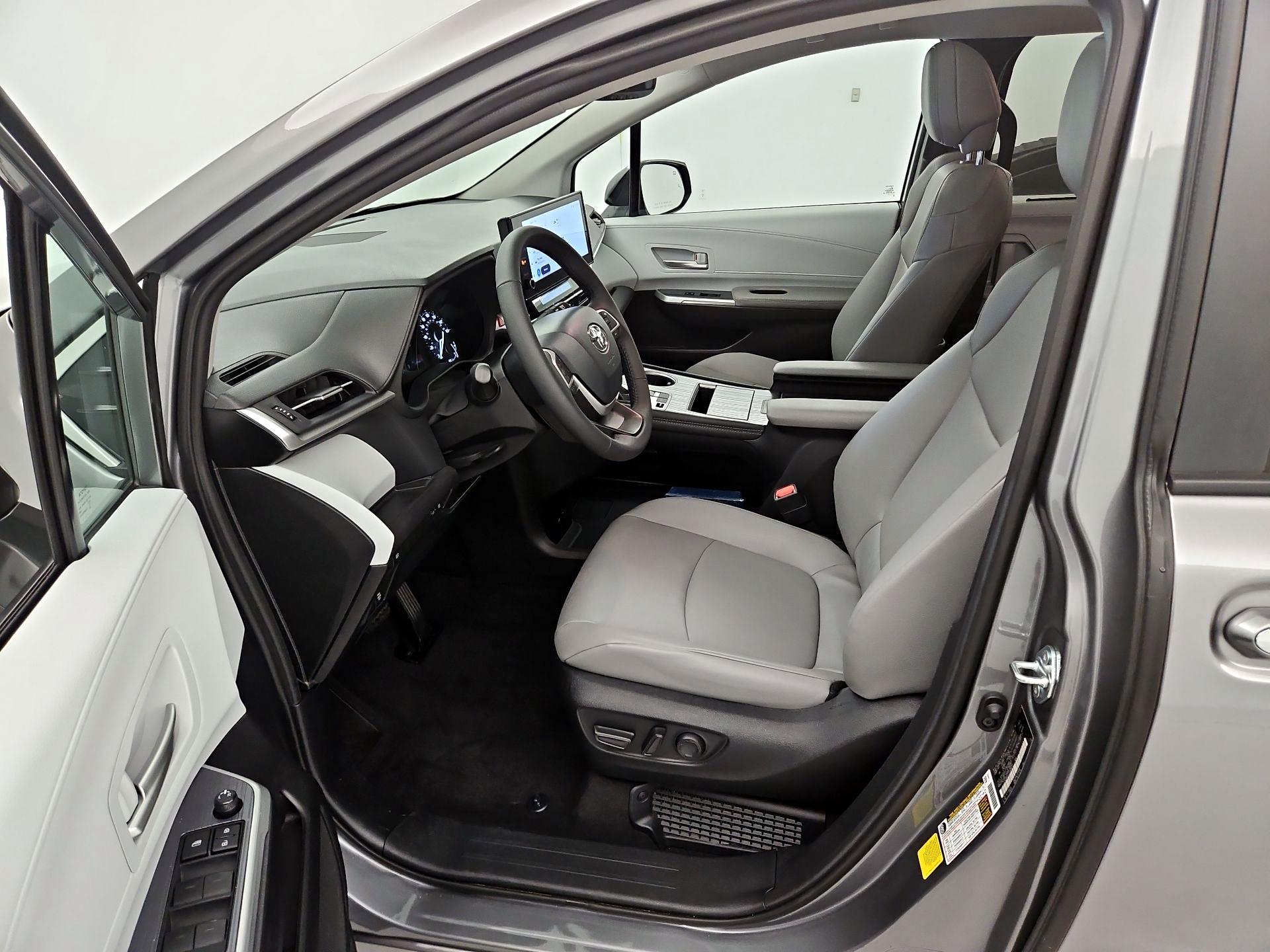 Thumbnail: 2026 Toyota Sienna - 11