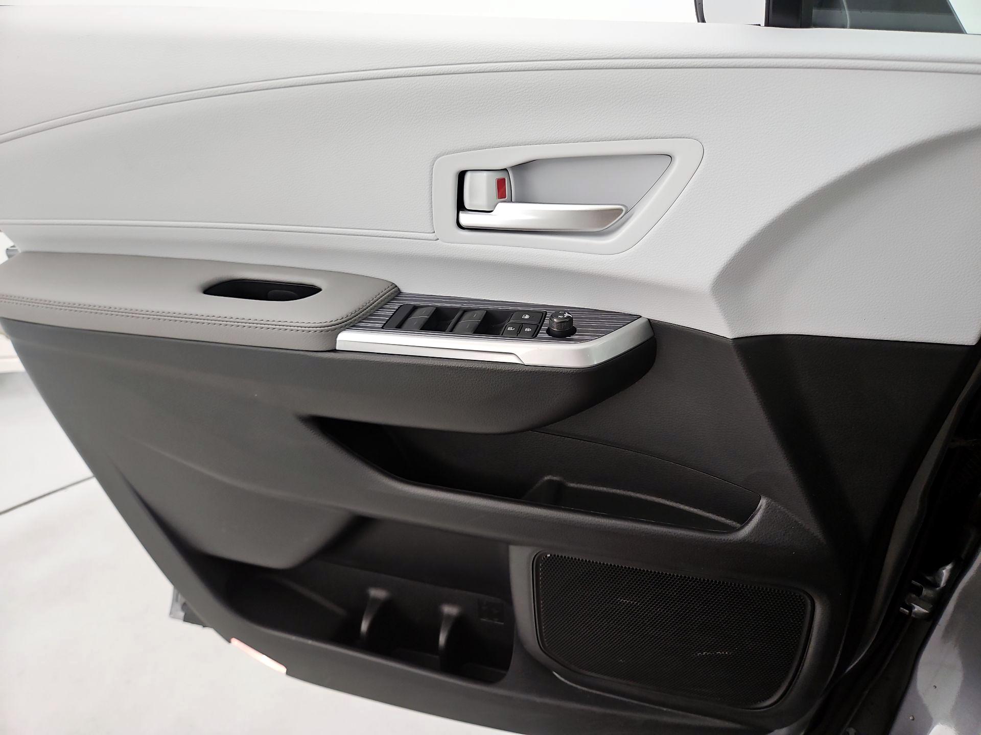 Thumbnail: 2026 Toyota Sienna - 12