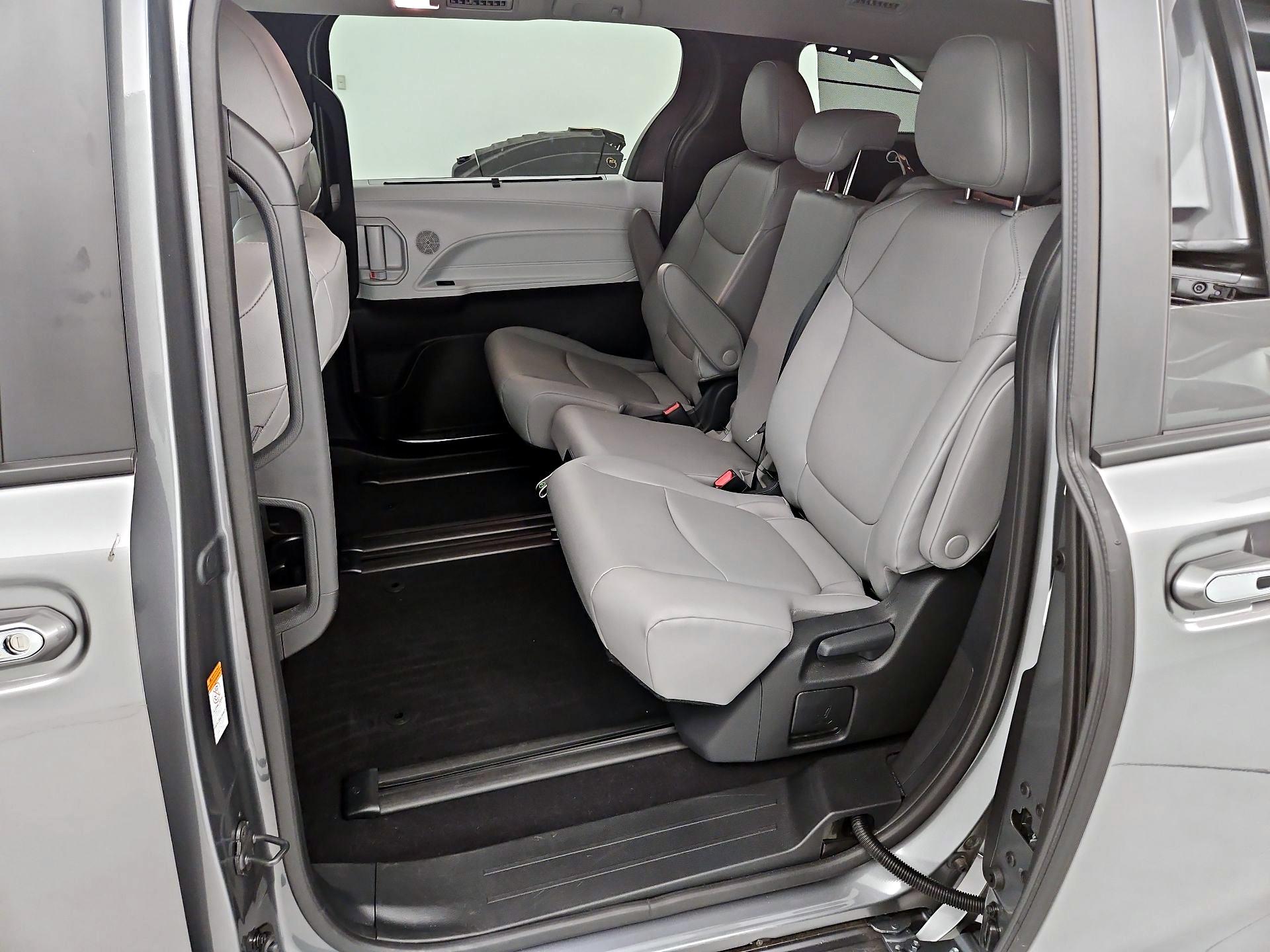 Thumbnail: 2026 Toyota Sienna - 20