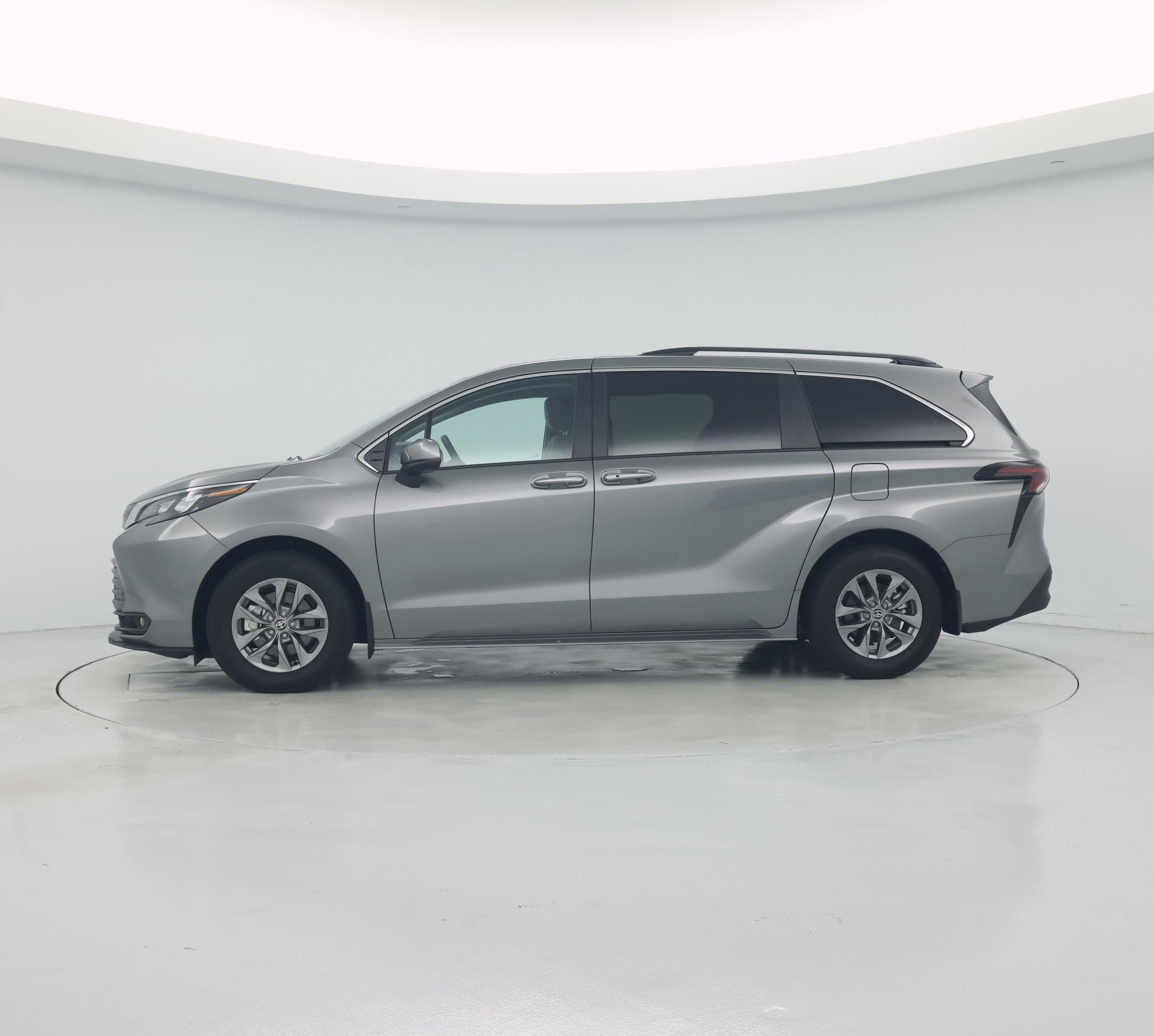 Thumbnail: 2026 Toyota Sienna - 3
