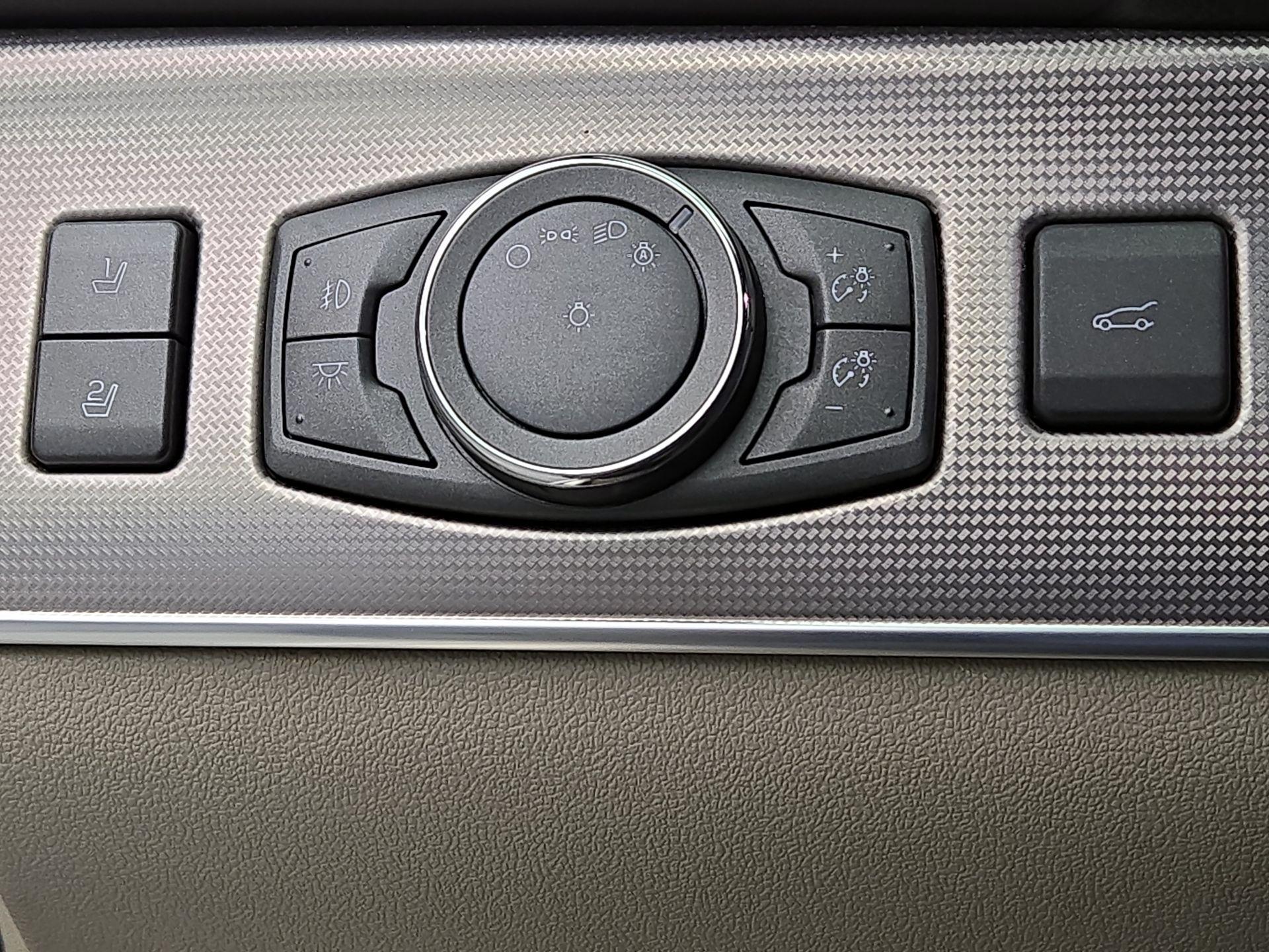 Thumbnail: 2015 Lincoln MKX - 13