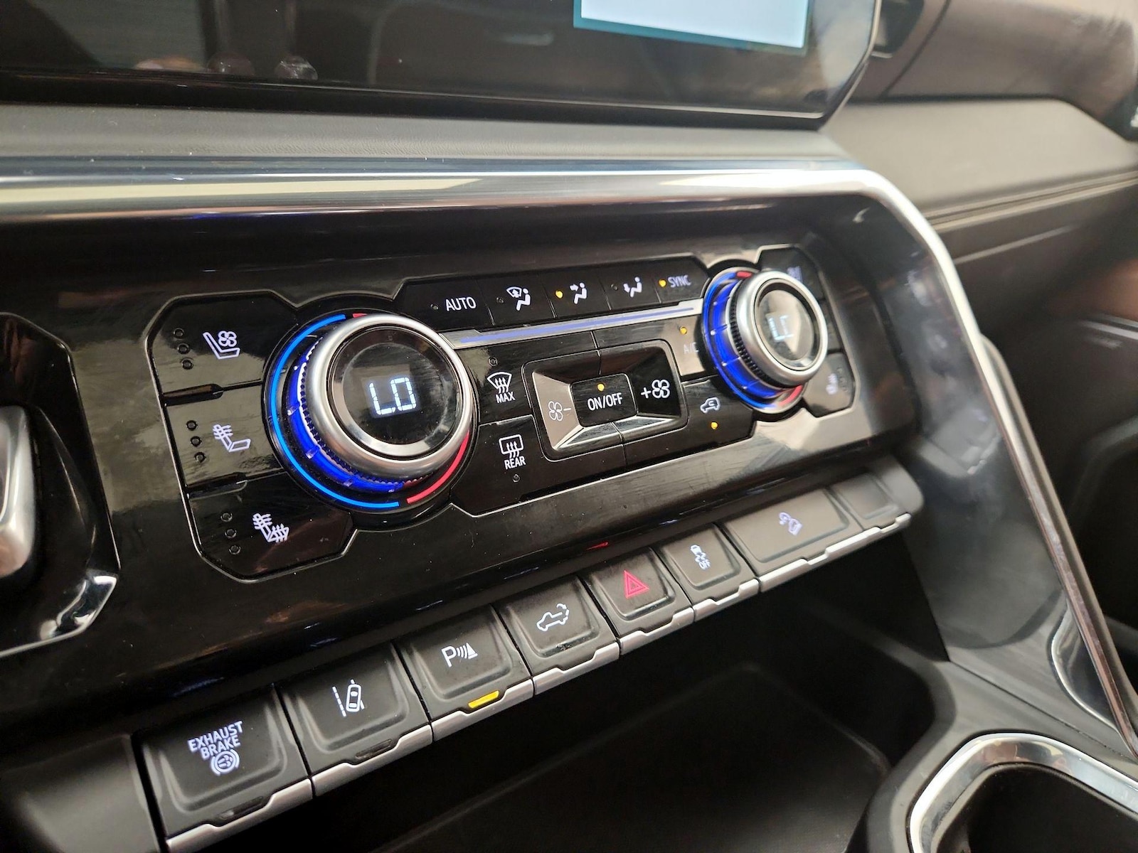 2025 GMC Sierra 2500HD Denali Ultimate - Photo 17