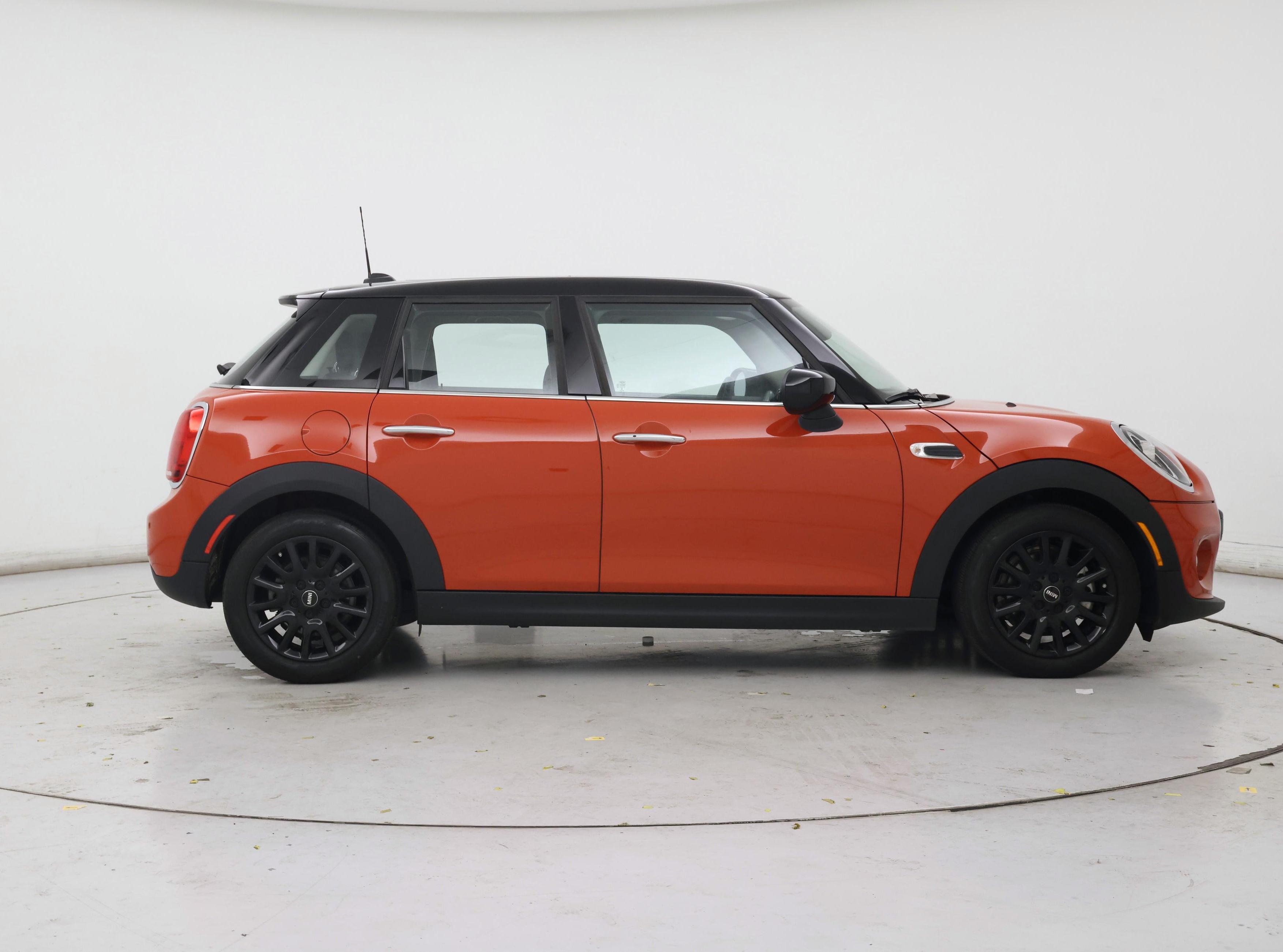 Thumbnail: 2021 MINI Cooper Hardtop - 7
