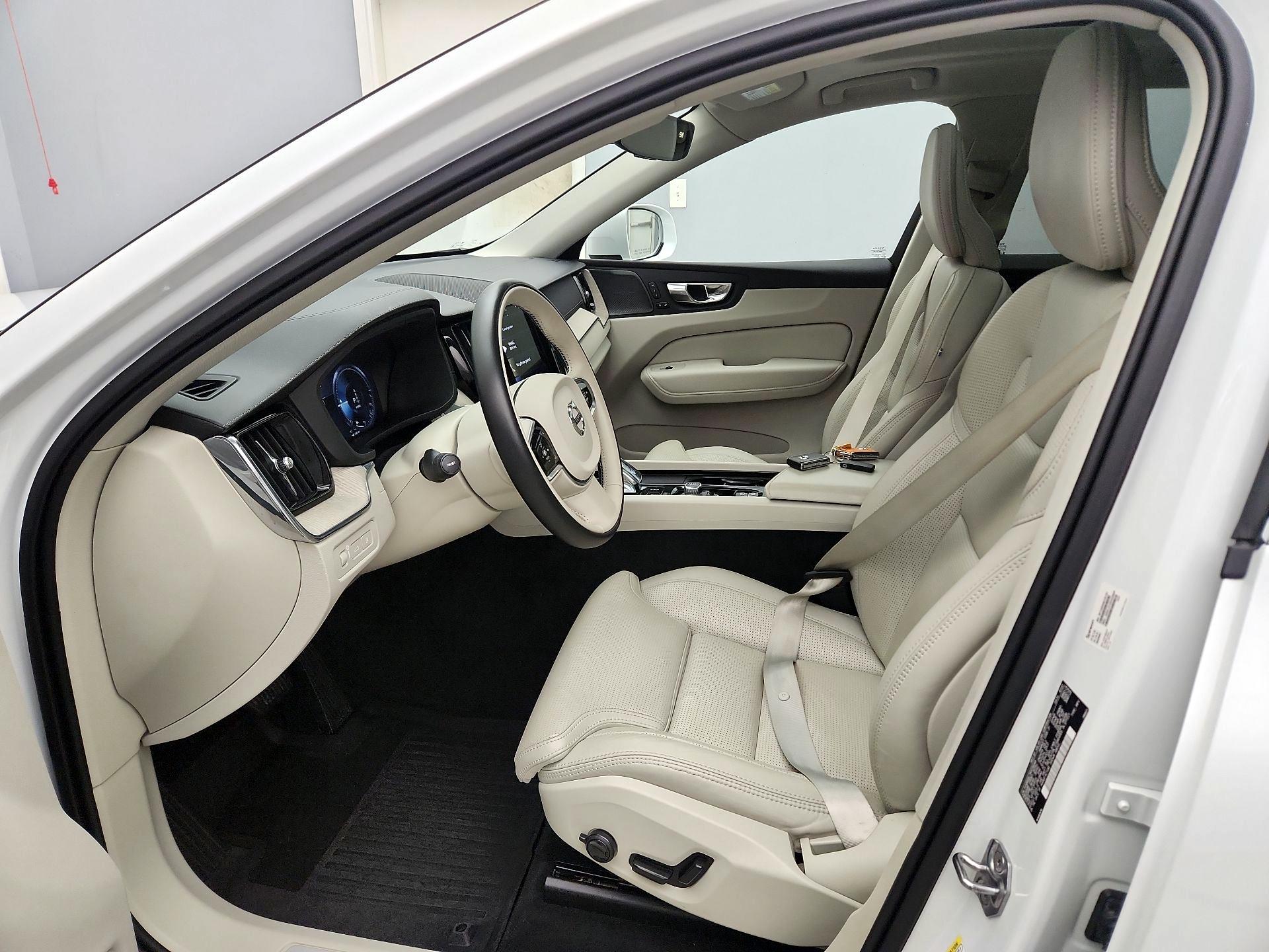 Thumbnail: 2021 Volvo XC60 - 11