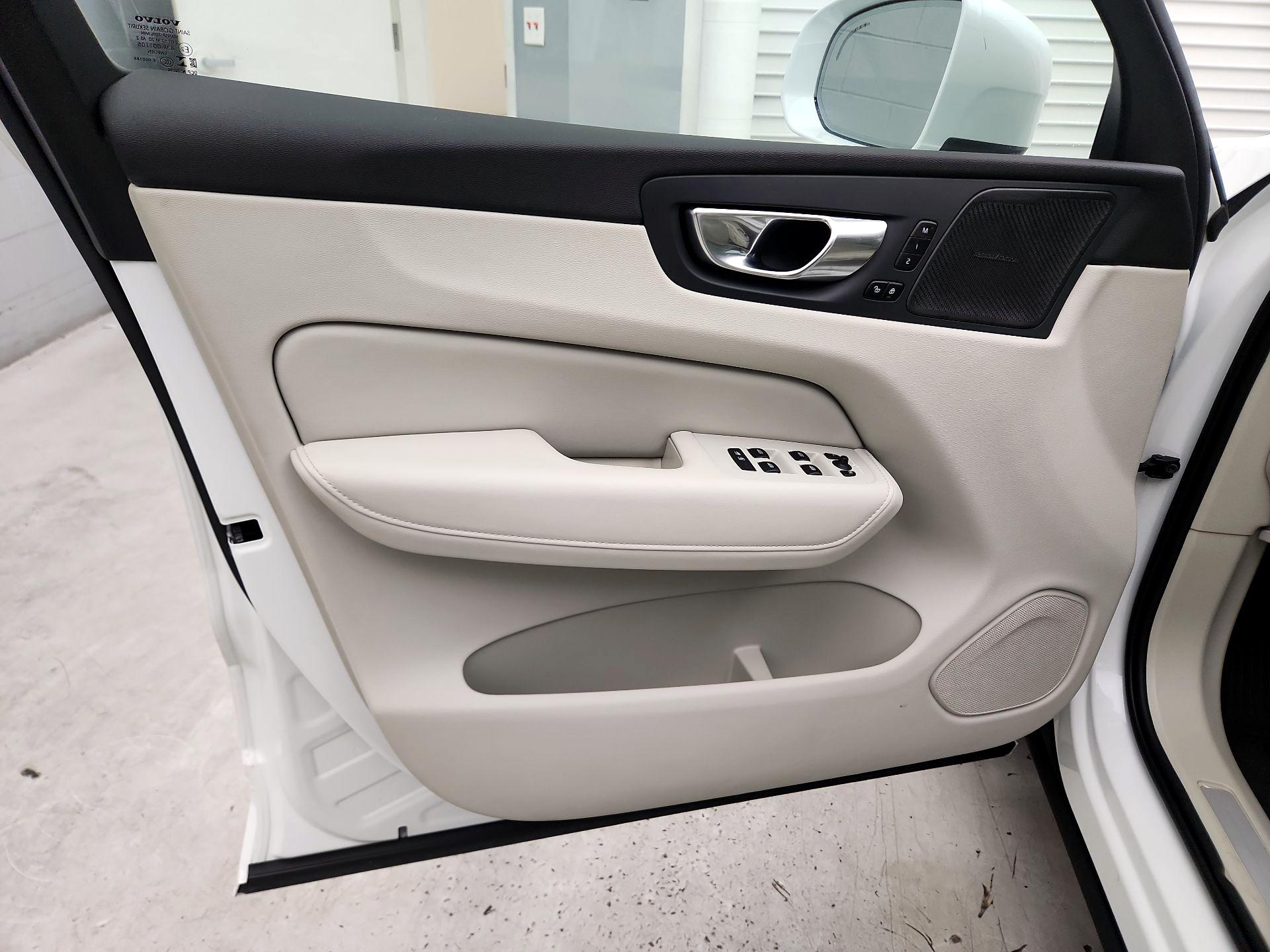 Thumbnail: 2021 Volvo XC60 - 12