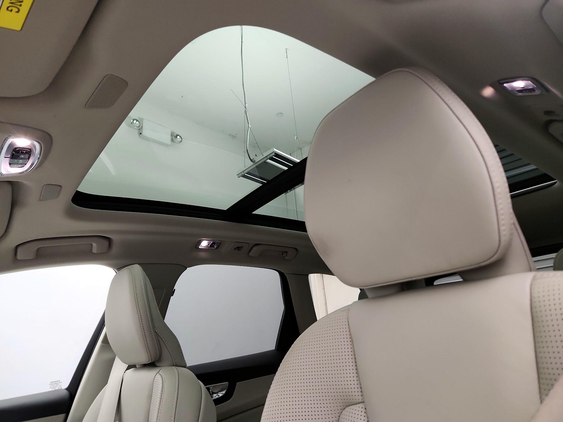Thumbnail: 2021 Volvo XC60 - 20
