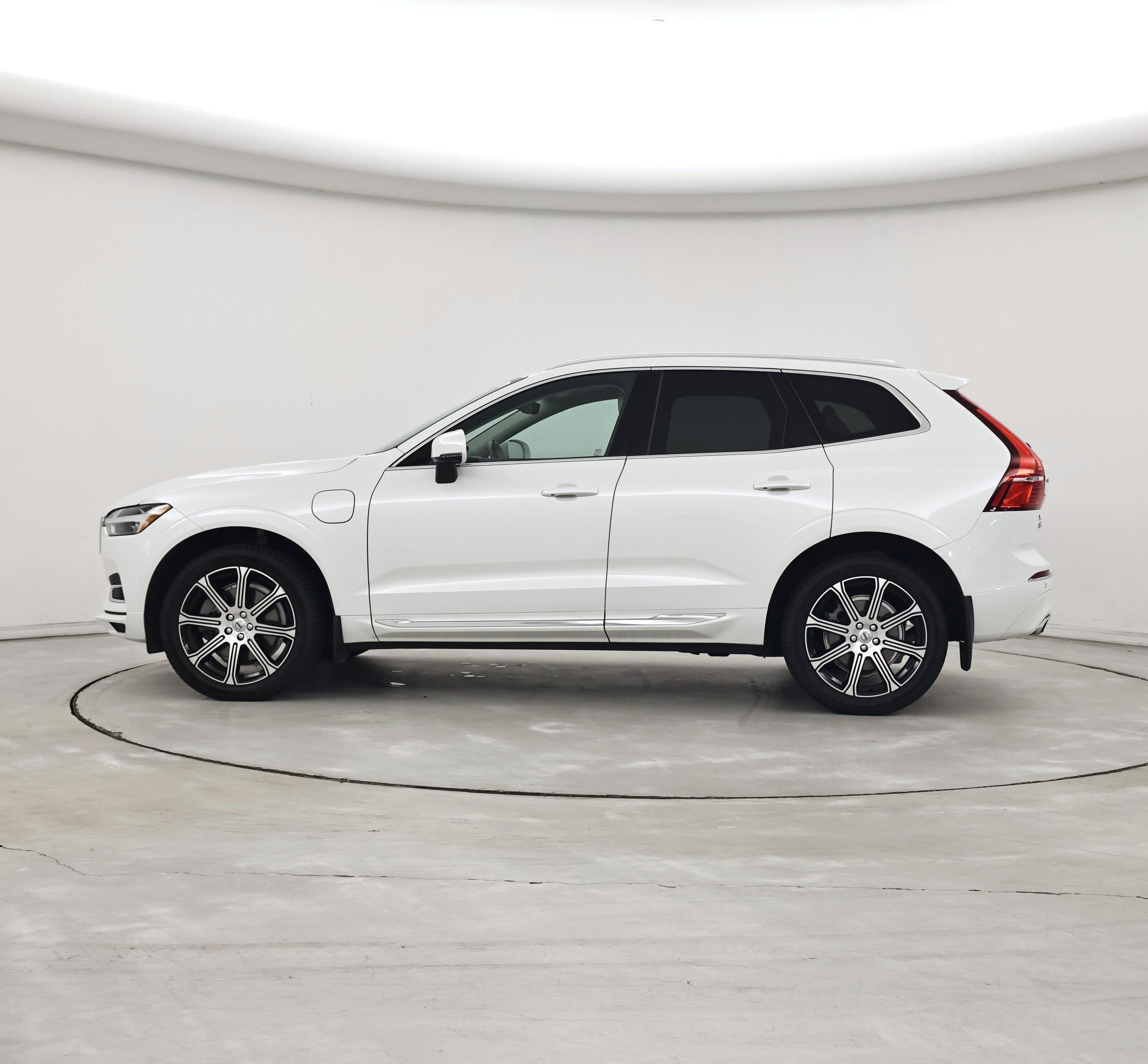 Thumbnail: 2021 Volvo XC60 - 3