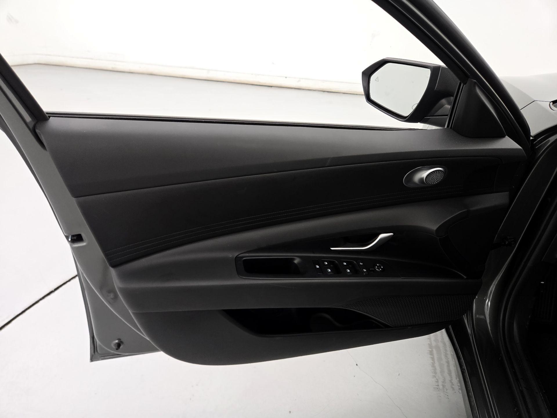 Thumbnail: 2025 Hyundai Elantra - 12