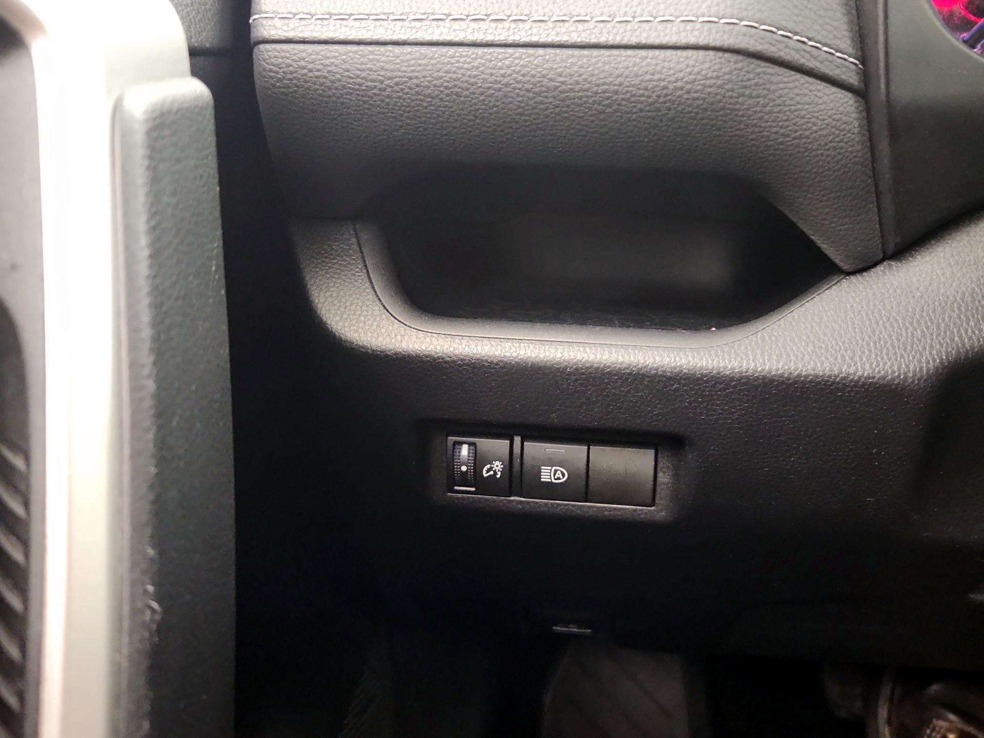 Thumbnail: 2019 Toyota RAV4 - 13