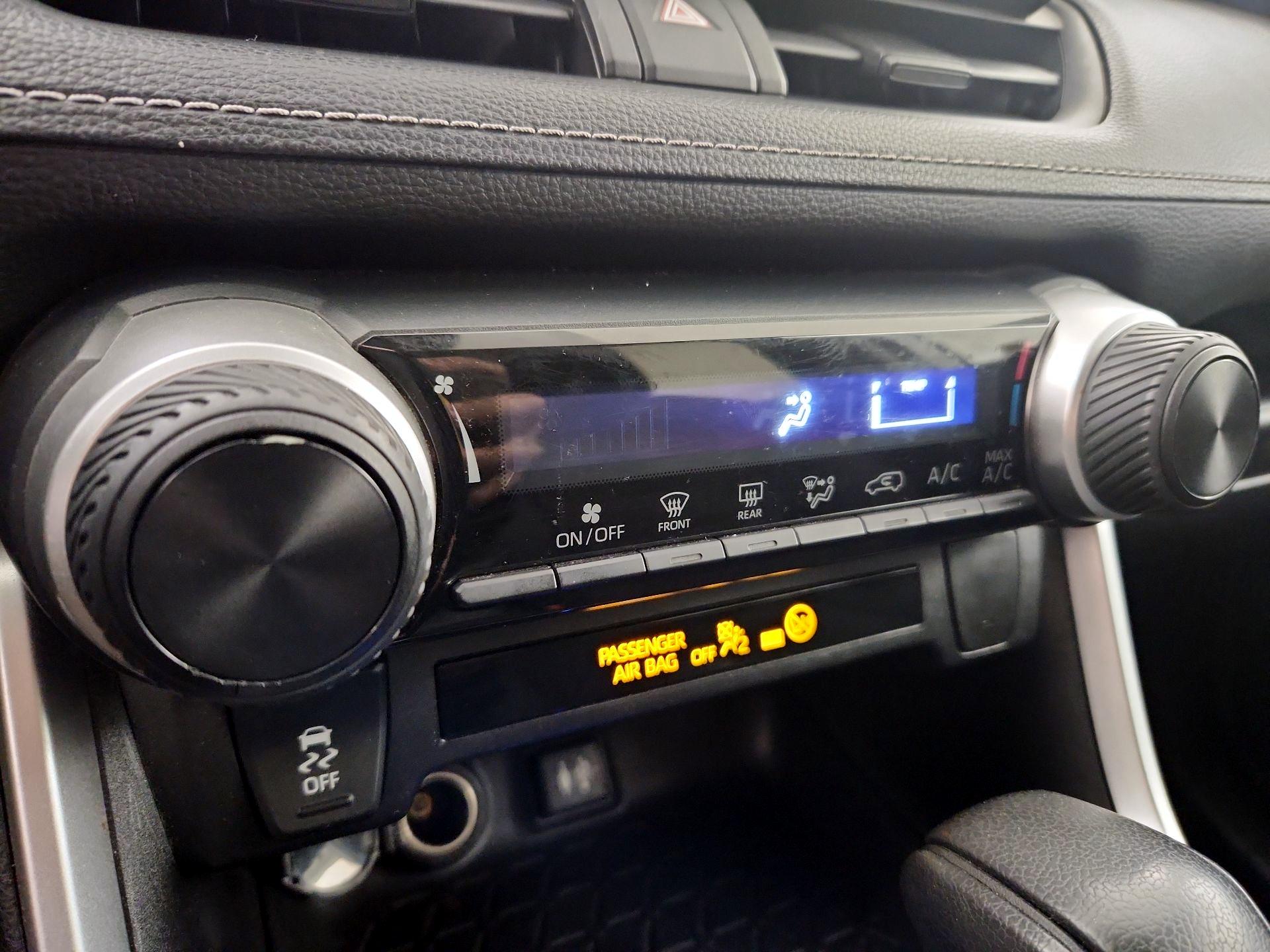 Thumbnail: 2019 Toyota RAV4 - 16