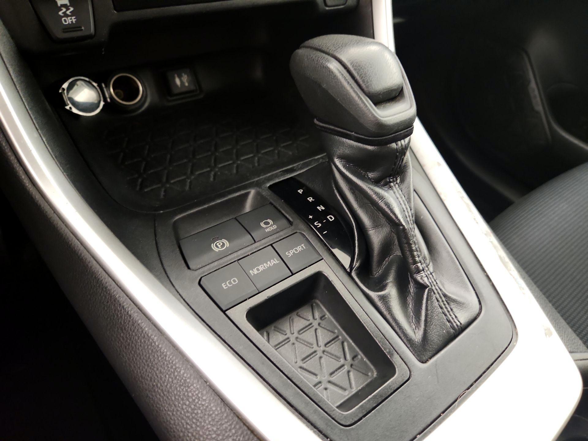 Thumbnail: 2019 Toyota RAV4 - 17