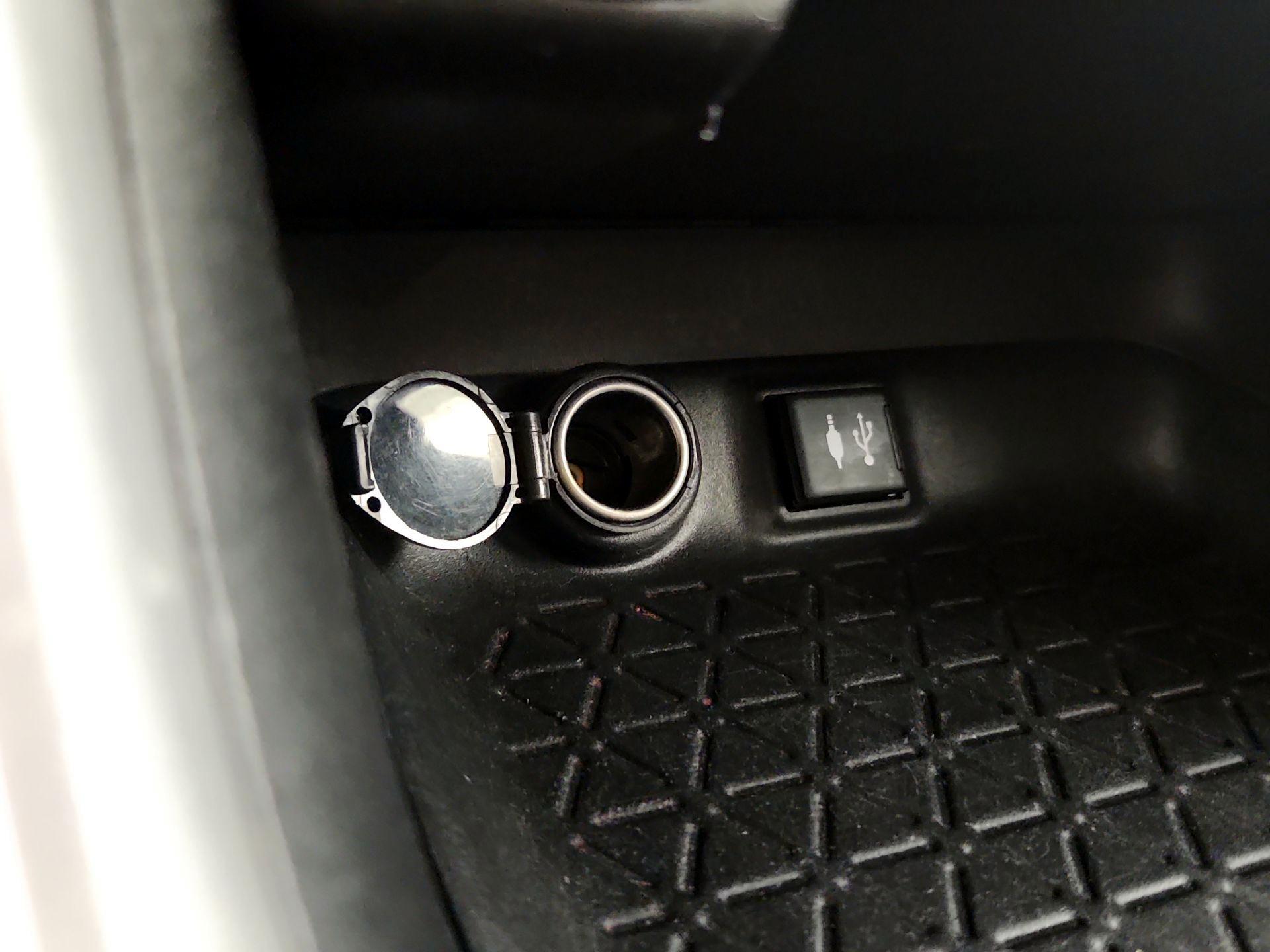 Thumbnail: 2019 Toyota RAV4 - 18