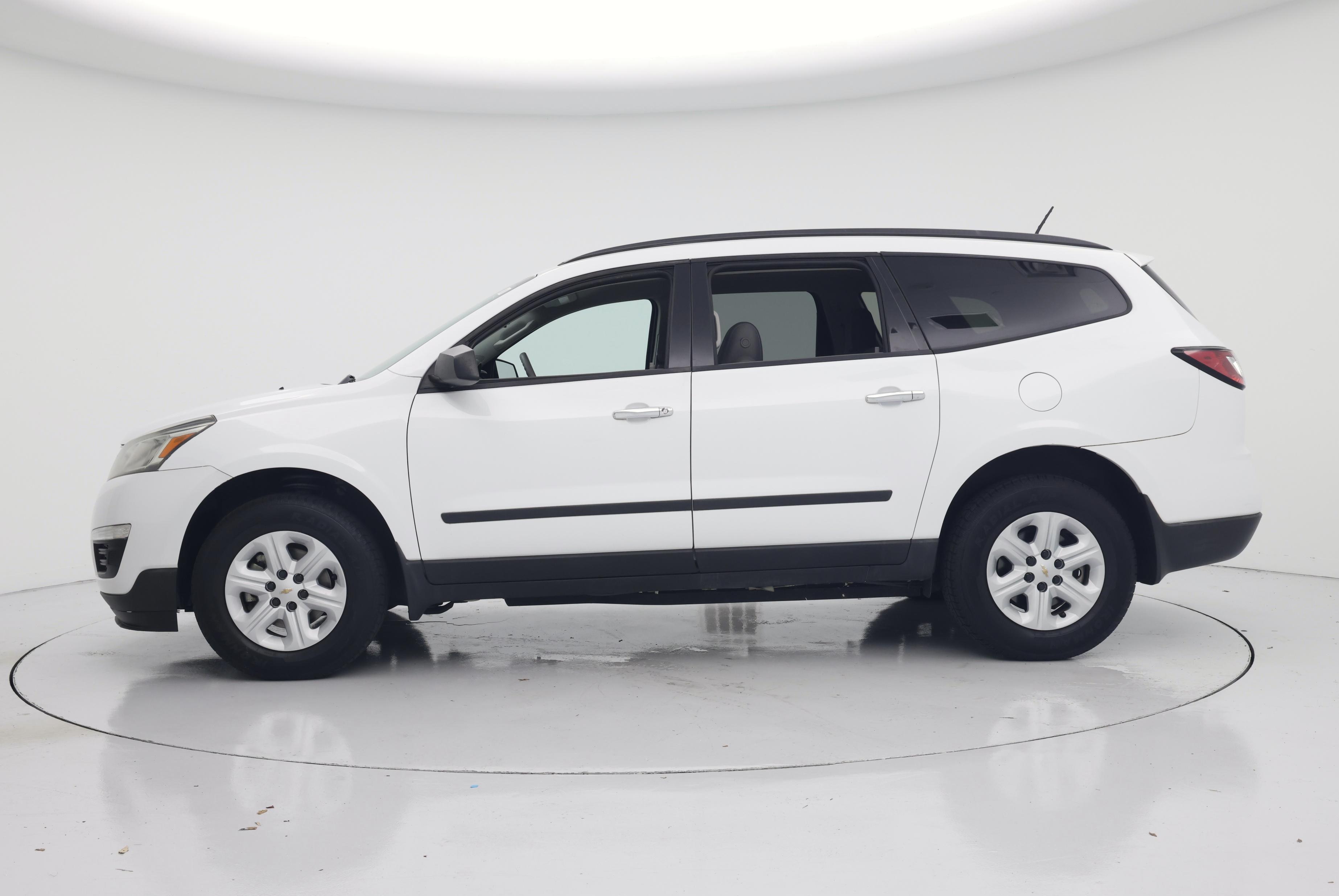 Thumbnail: 2017 Chevrolet Traverse - 3