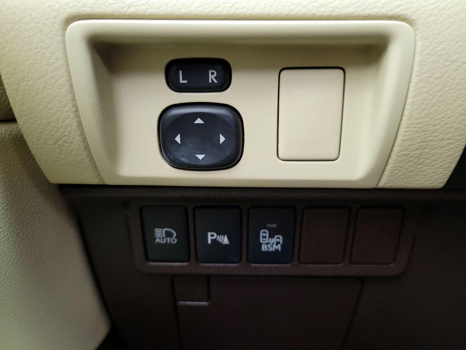2016 Lexus ES 350 - Photo 14