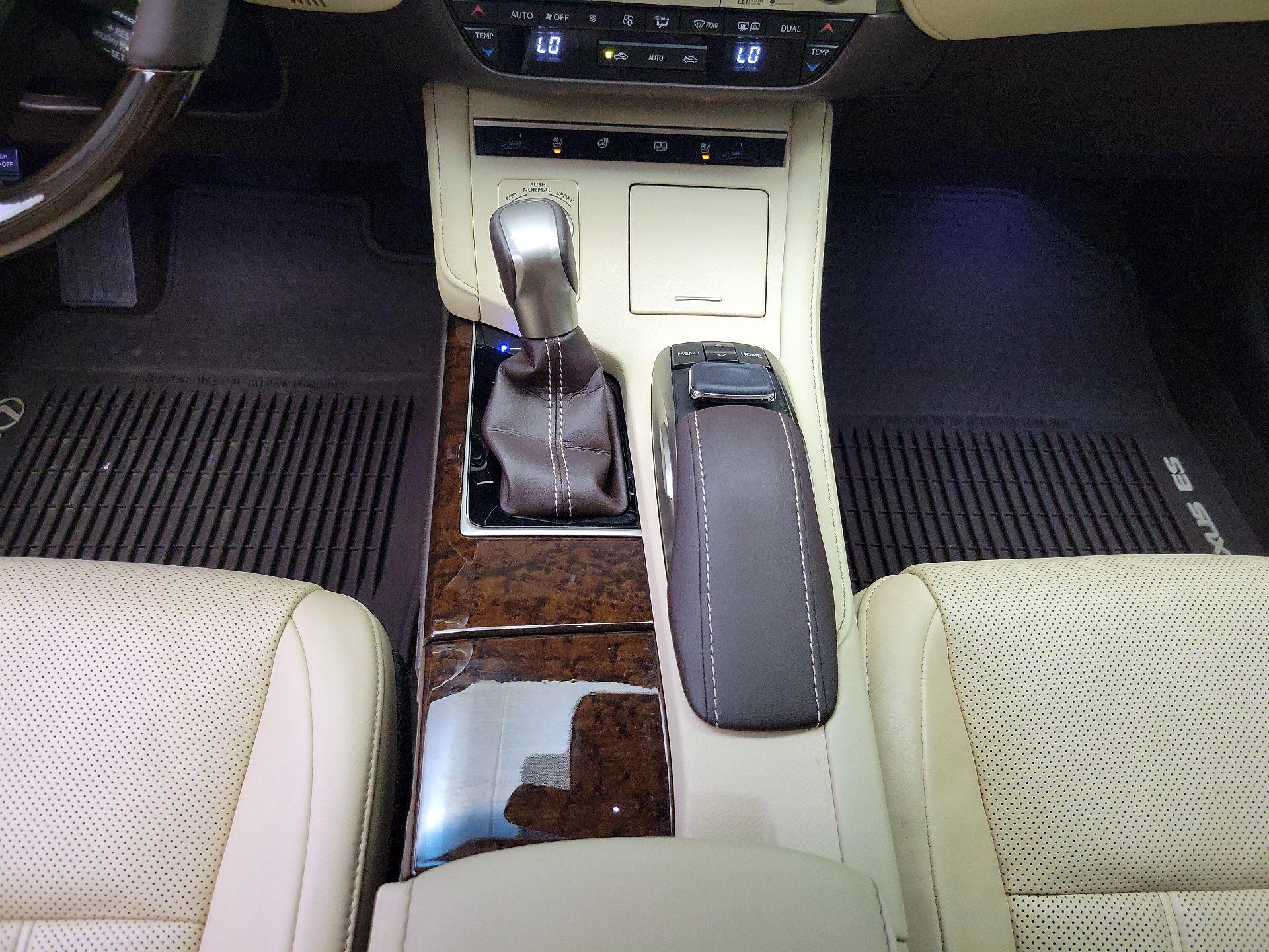 Thumbnail: 2016 Lexus ES - 18