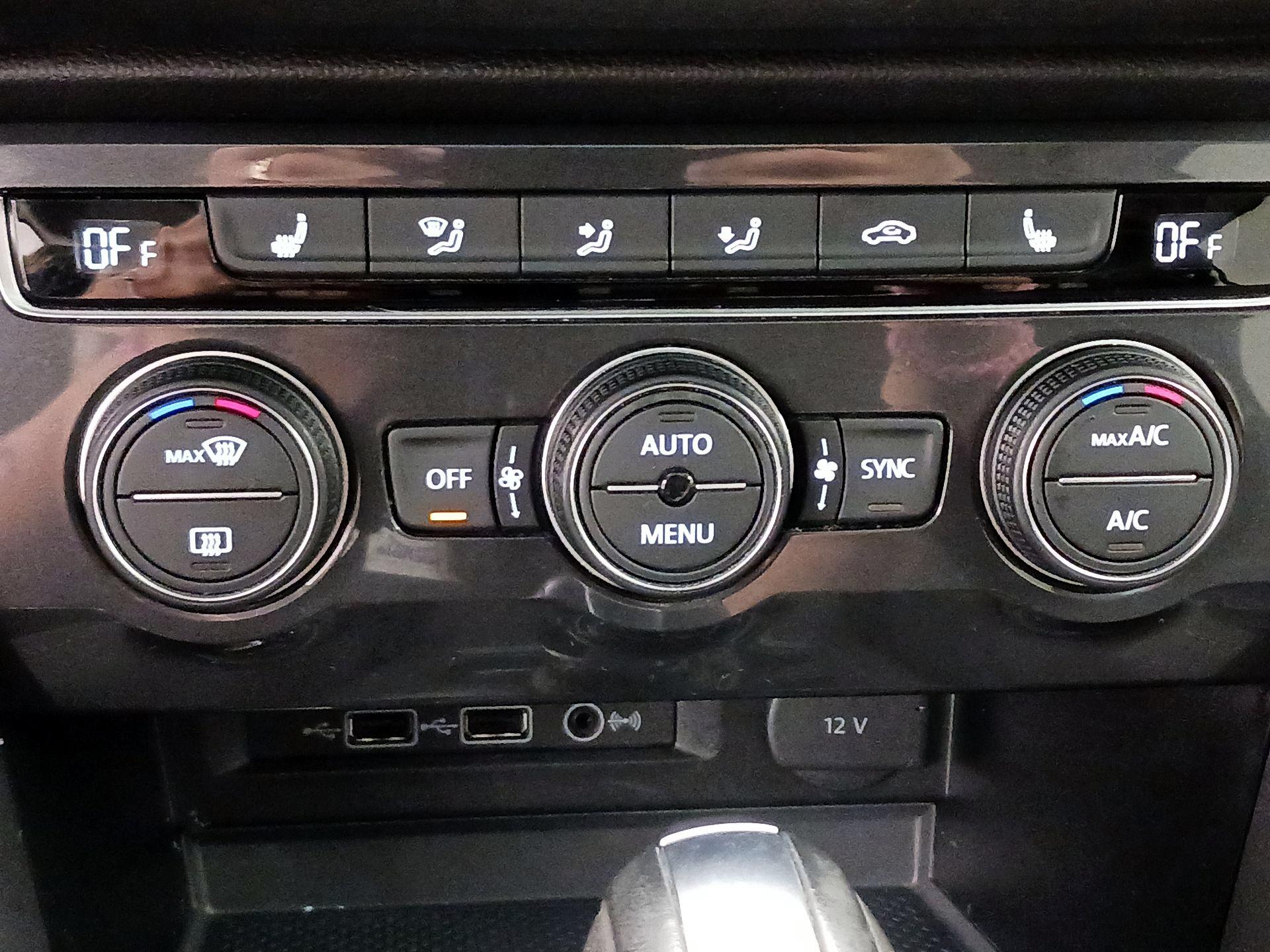 Thumbnail: 2019 Volkswagen Tiguan - 16