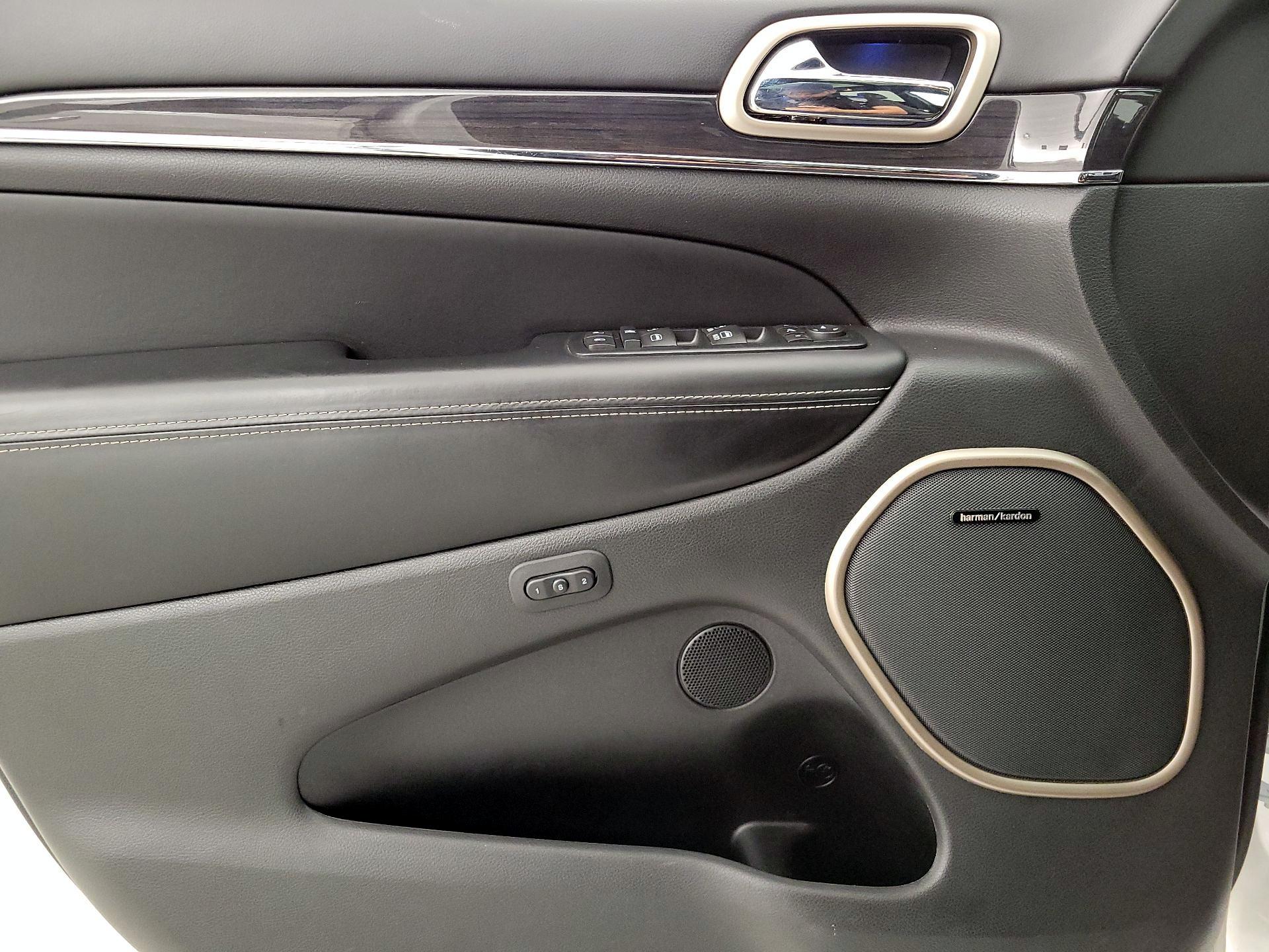 Thumbnail: 2015 Jeep Grand Cherokee - 12