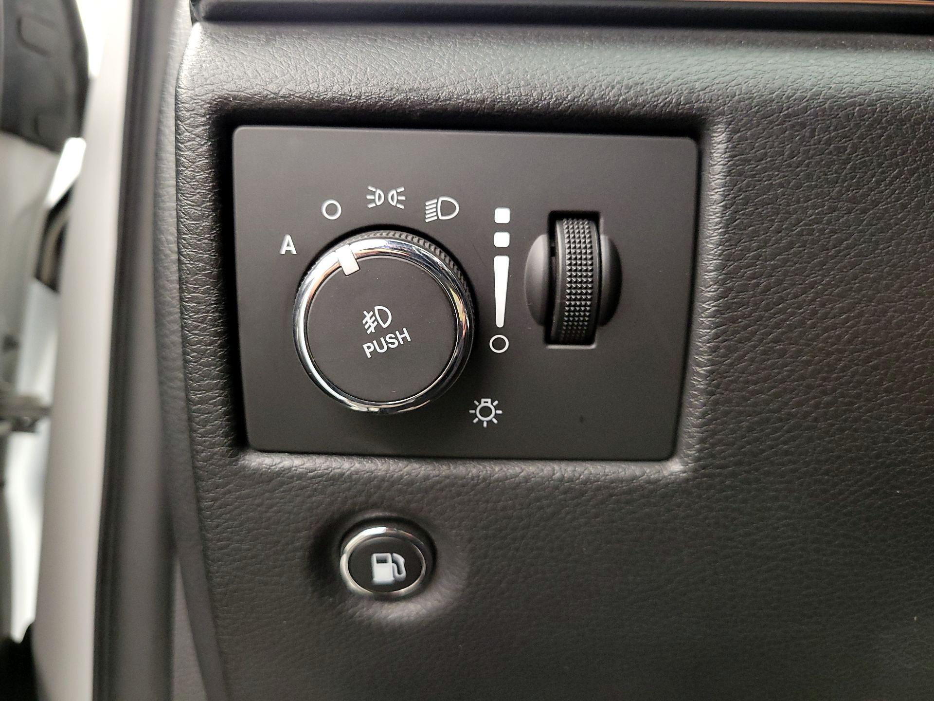 Thumbnail: 2015 Jeep Grand Cherokee - 13