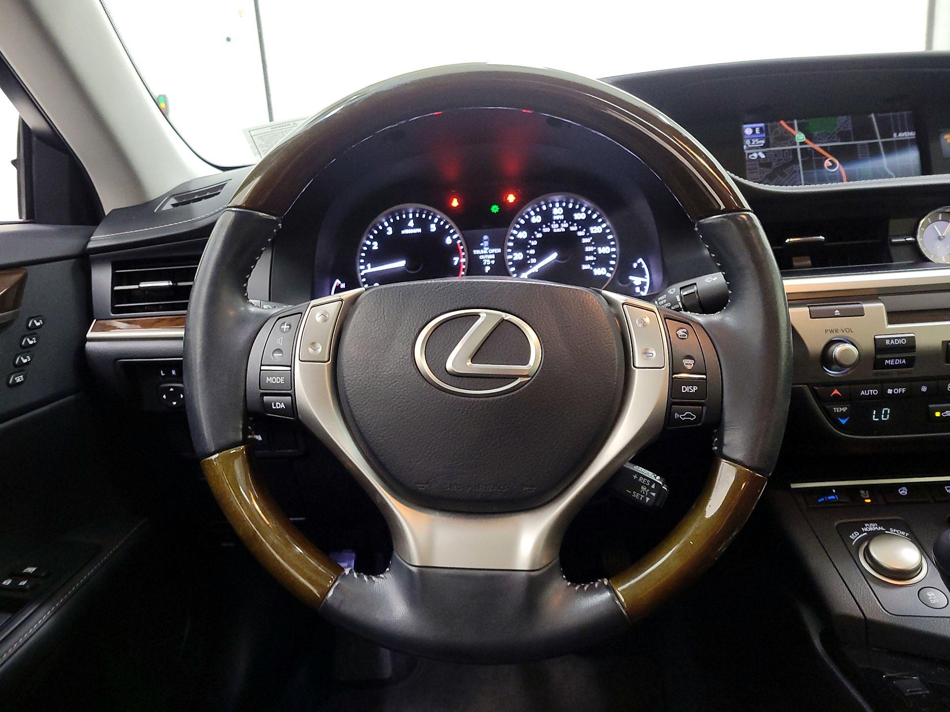 Thumbnail: 2014 Lexus ES - 10