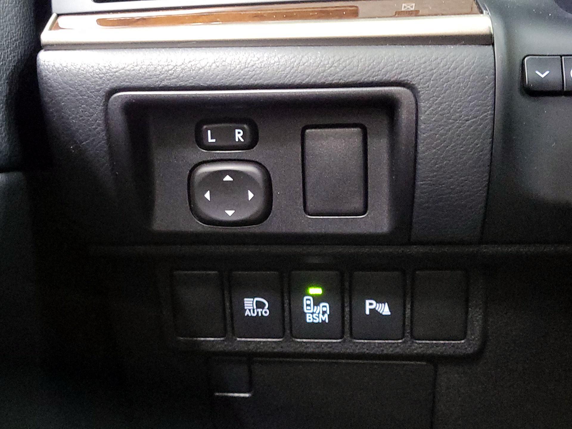 Thumbnail: 2014 Lexus ES - 13