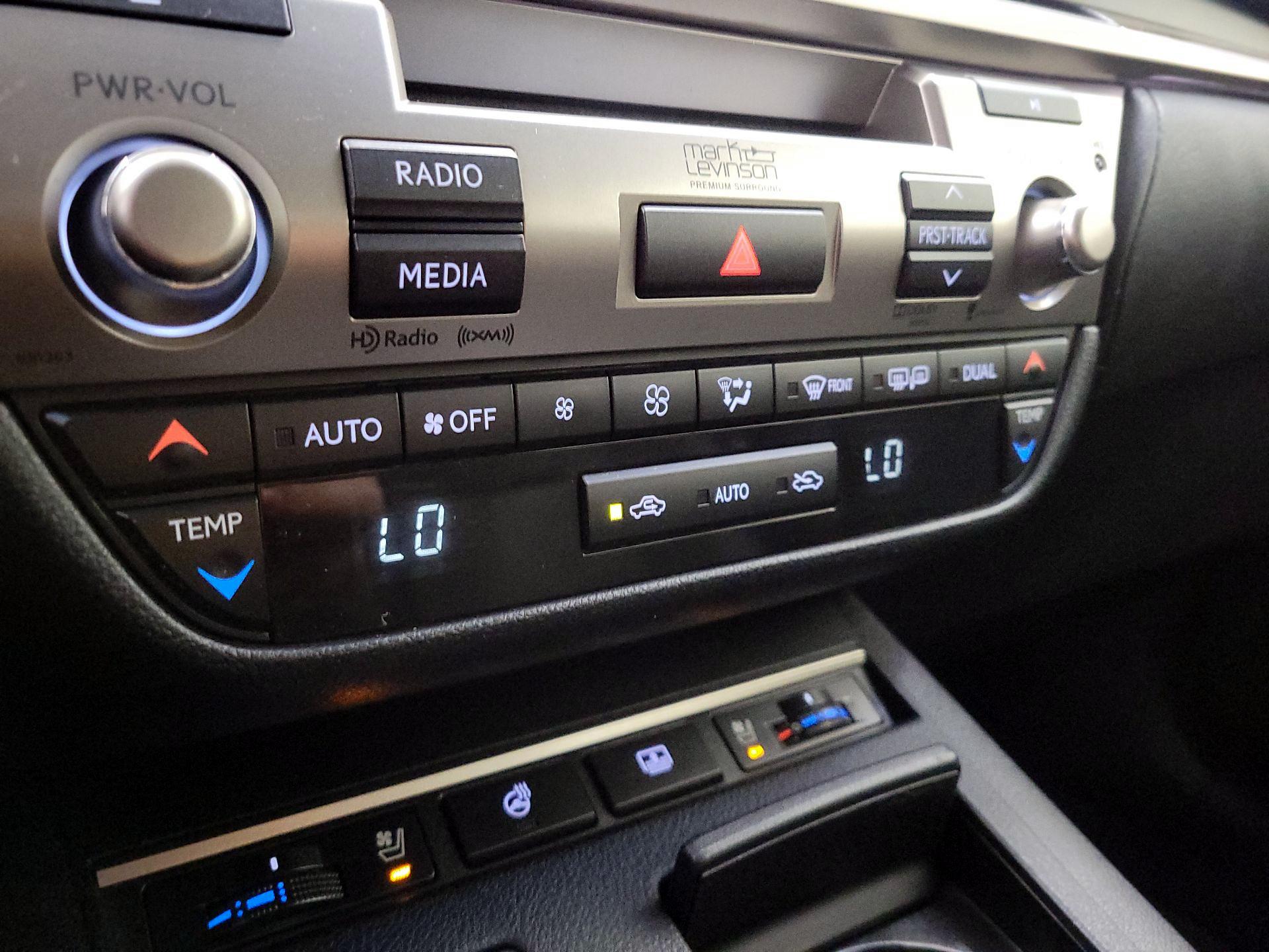Thumbnail: 2014 Lexus ES - 17