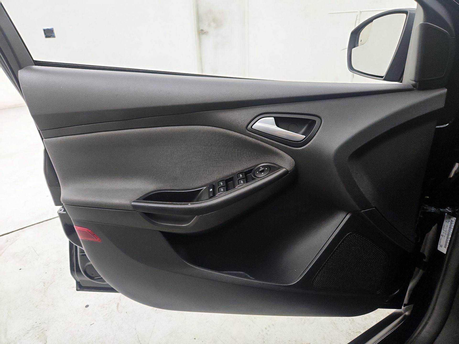 Thumbnail: 2014 Ford Focus - 12