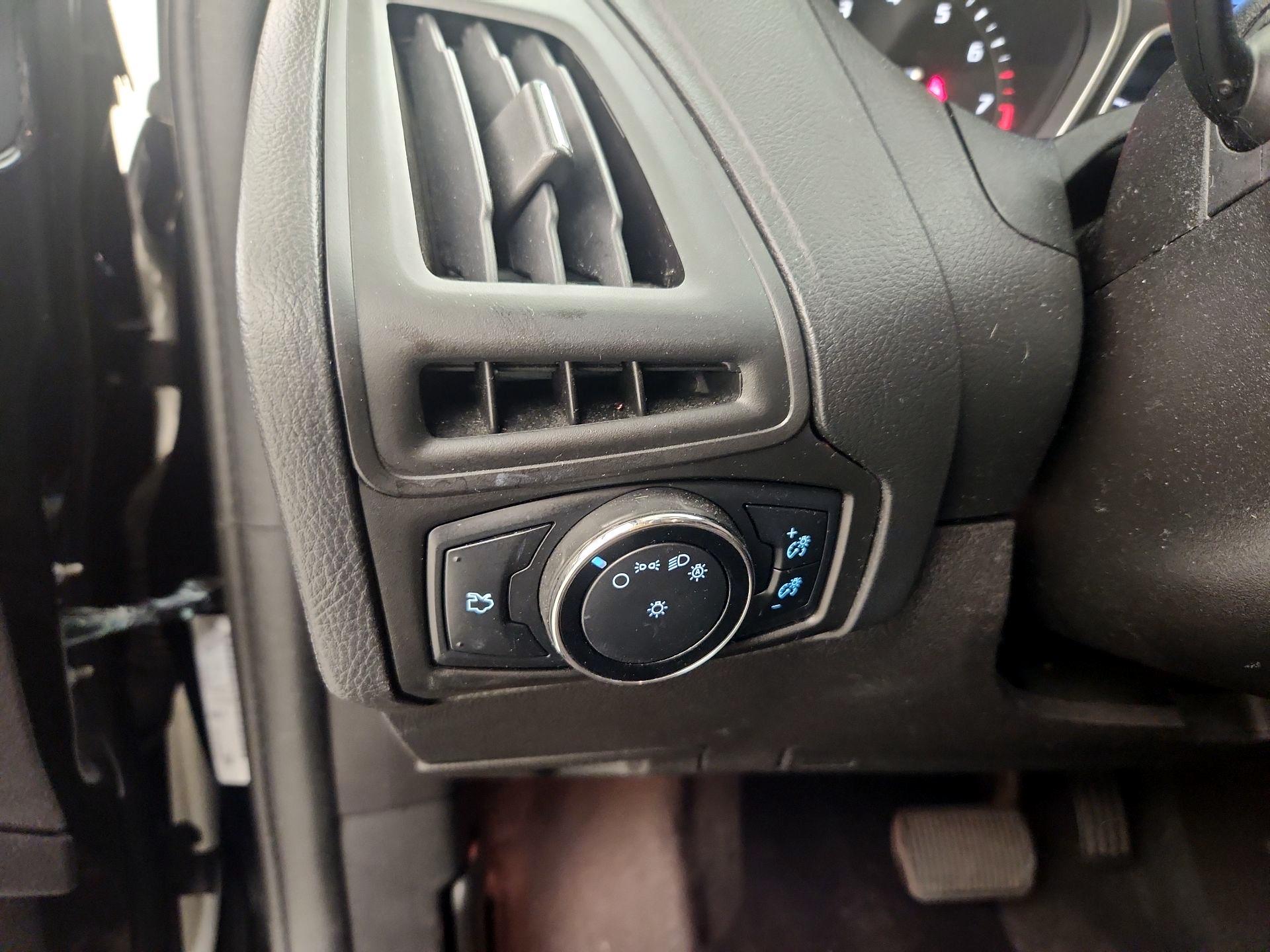 Thumbnail: 2014 Ford Focus - 13