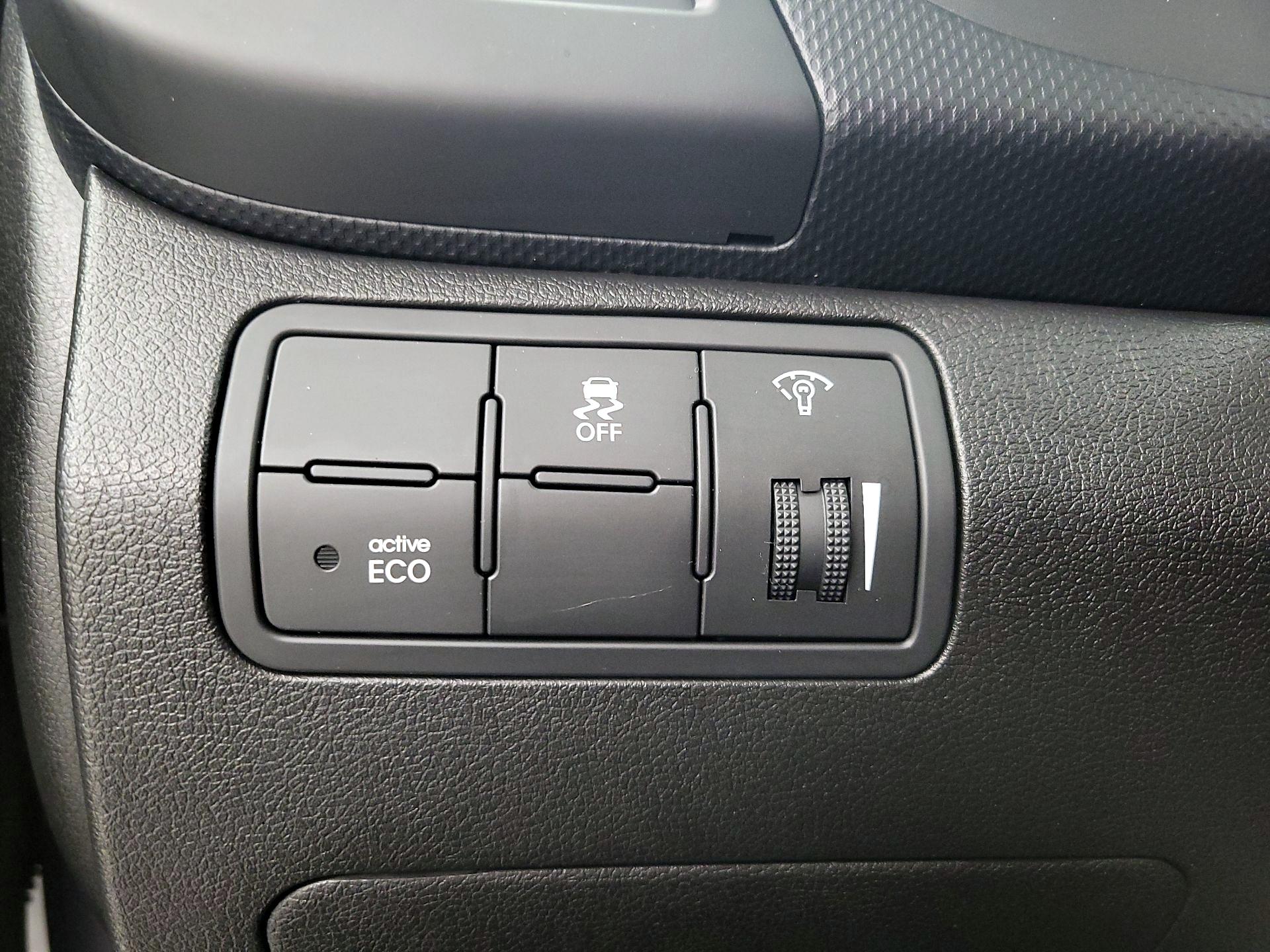 Thumbnail: 2015 Hyundai Accent - 13