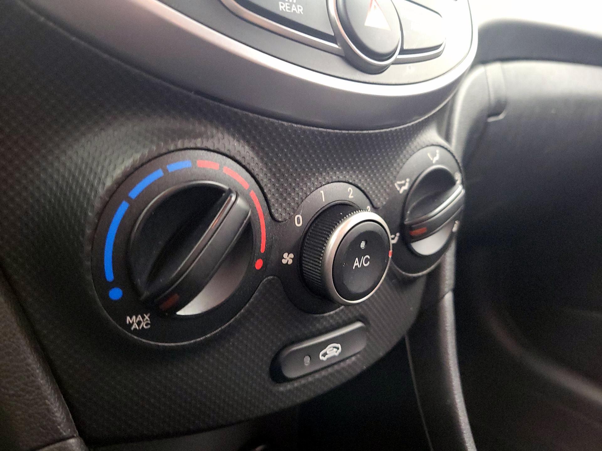 Thumbnail: 2015 Hyundai Accent - 15