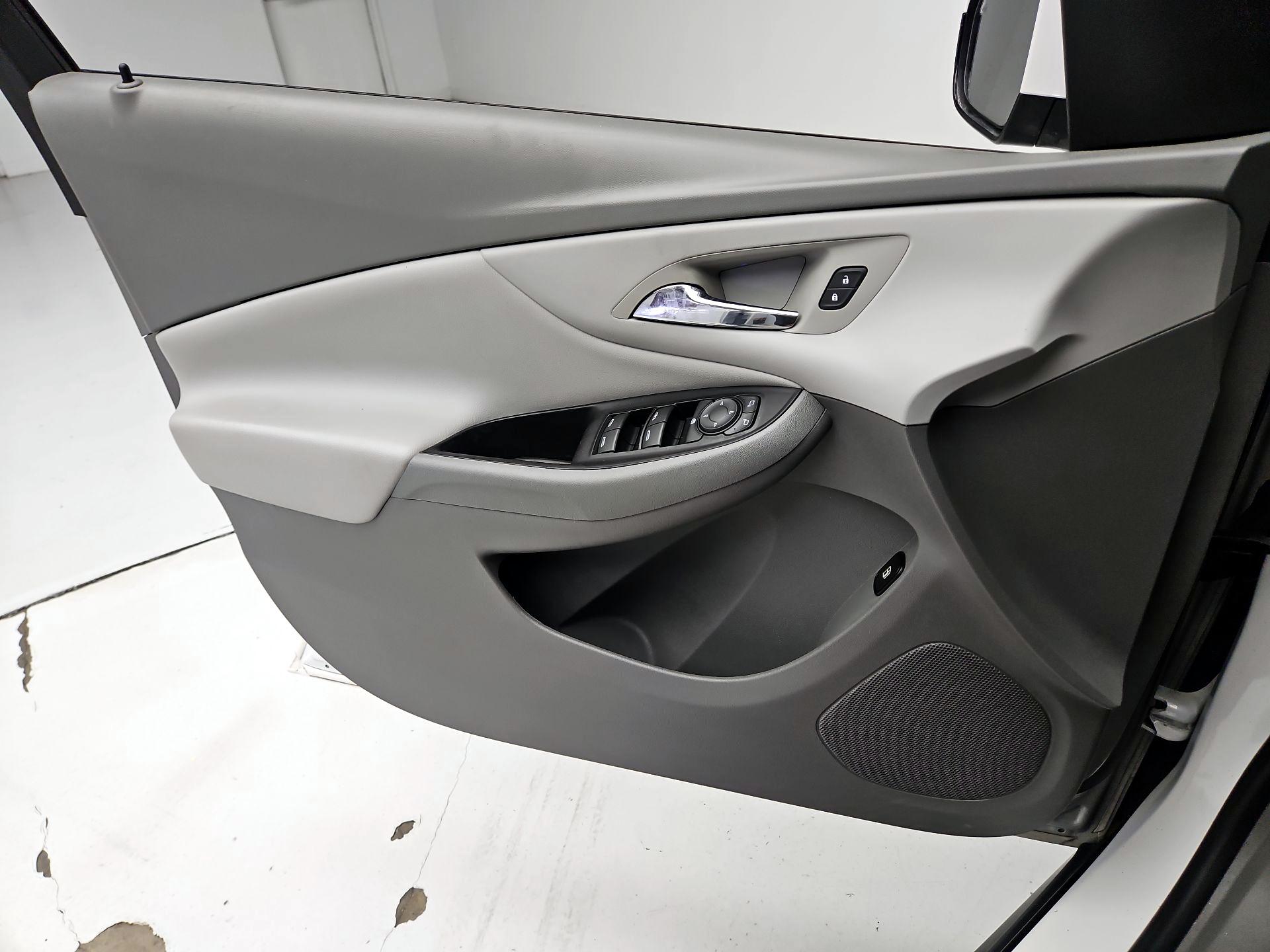 Thumbnail: 2018 Chevrolet Volt - 12