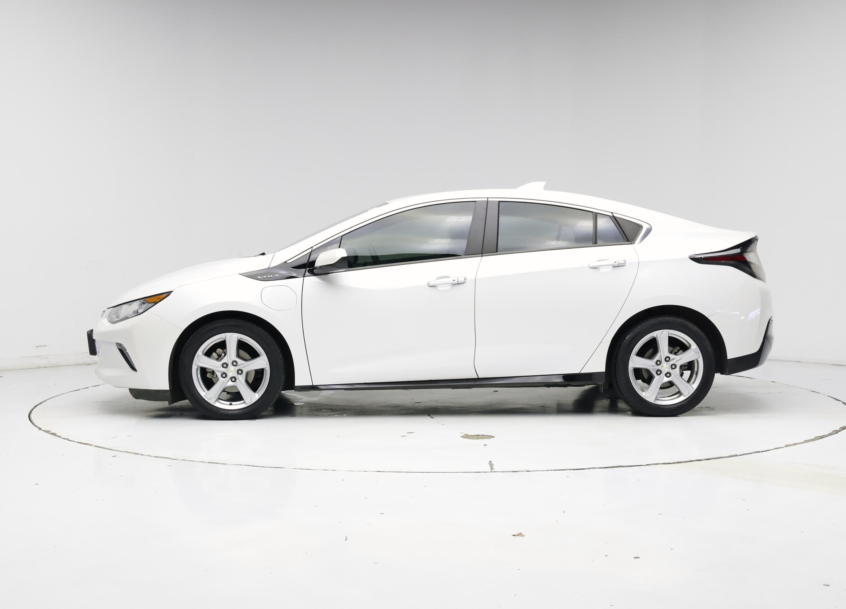 Thumbnail: 2018 Chevrolet Volt - 3
