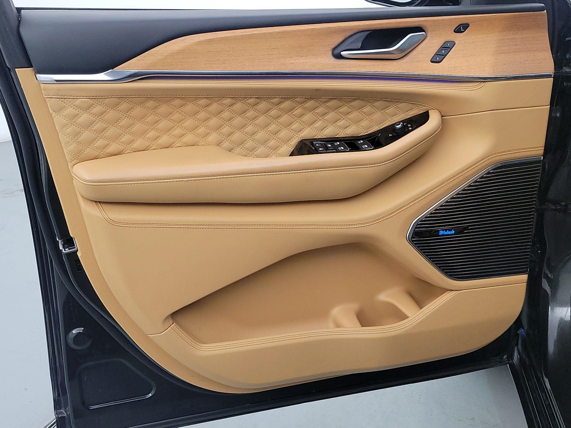Thumbnail: 2023 Jeep Grand Cherokee - 12
