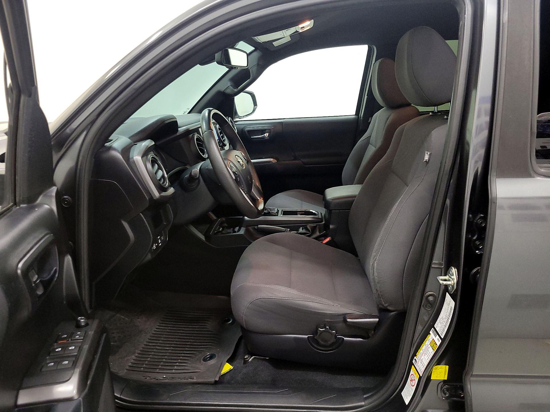 Thumbnail: 2019 Toyota Tacoma - 11
