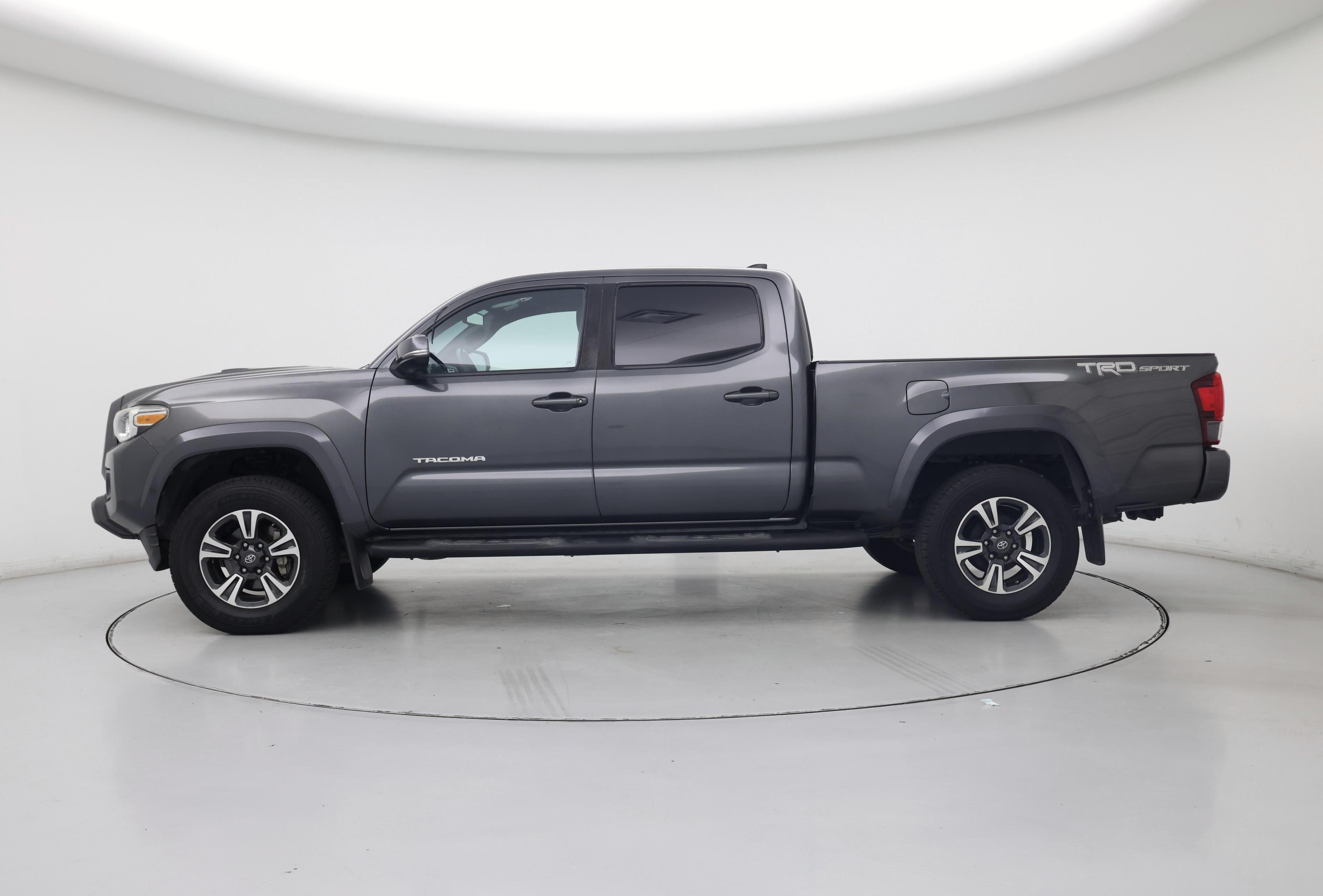 Thumbnail: 2019 Toyota Tacoma - 3