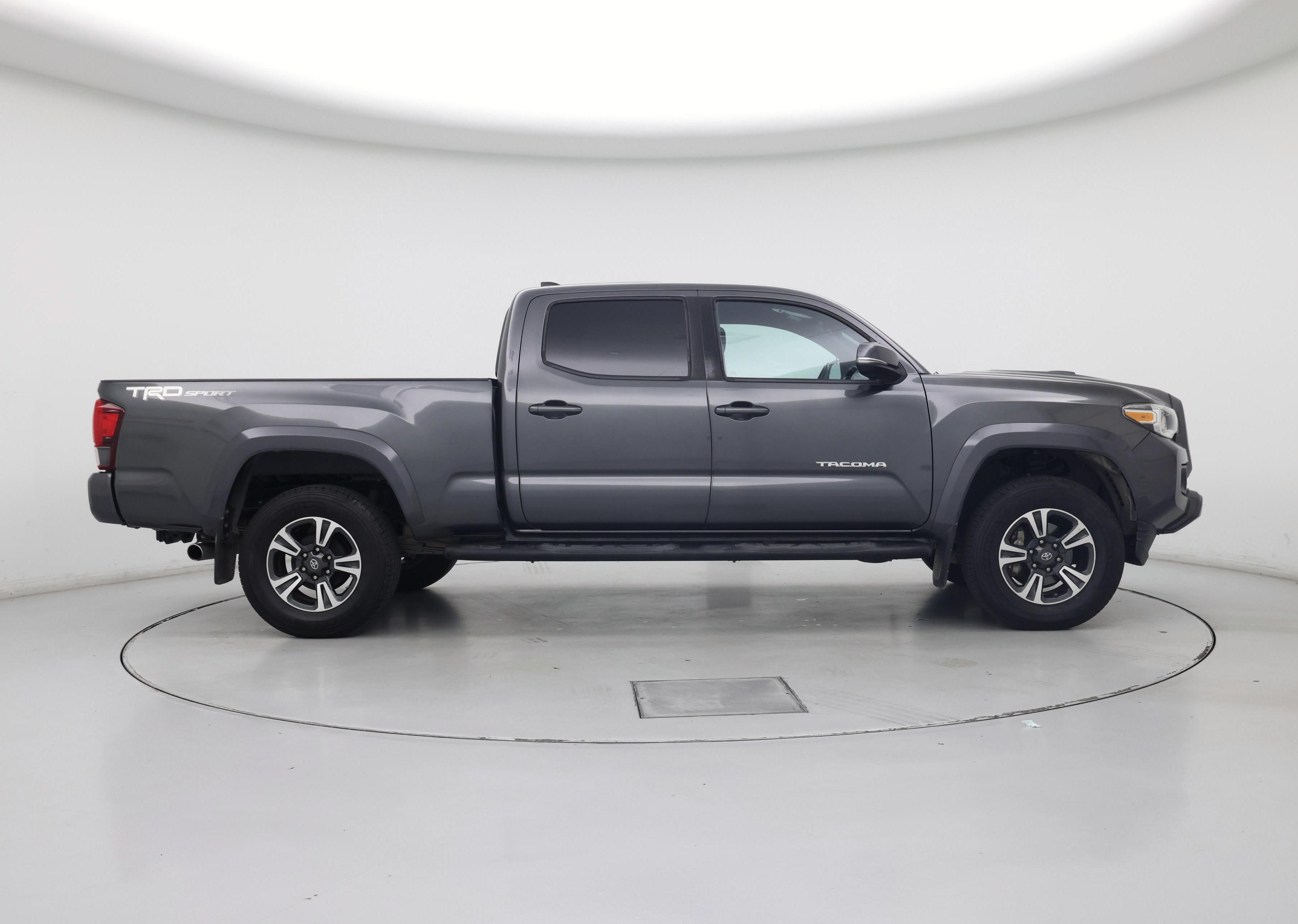 Thumbnail: 2019 Toyota Tacoma - 7