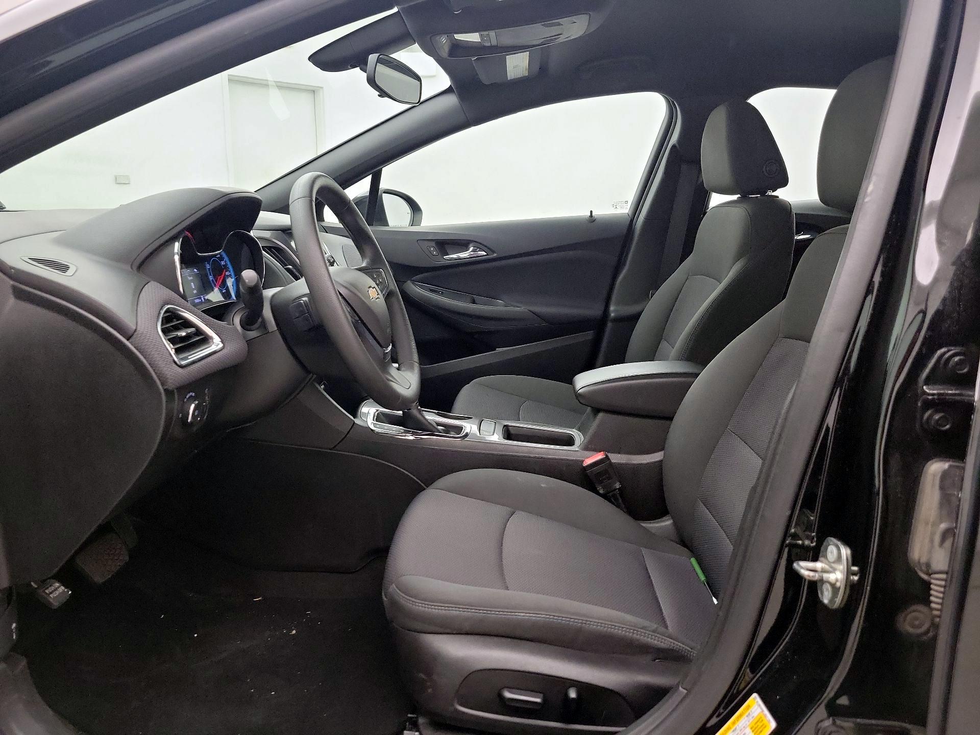 Thumbnail: 2018 Chevrolet Cruze - 11