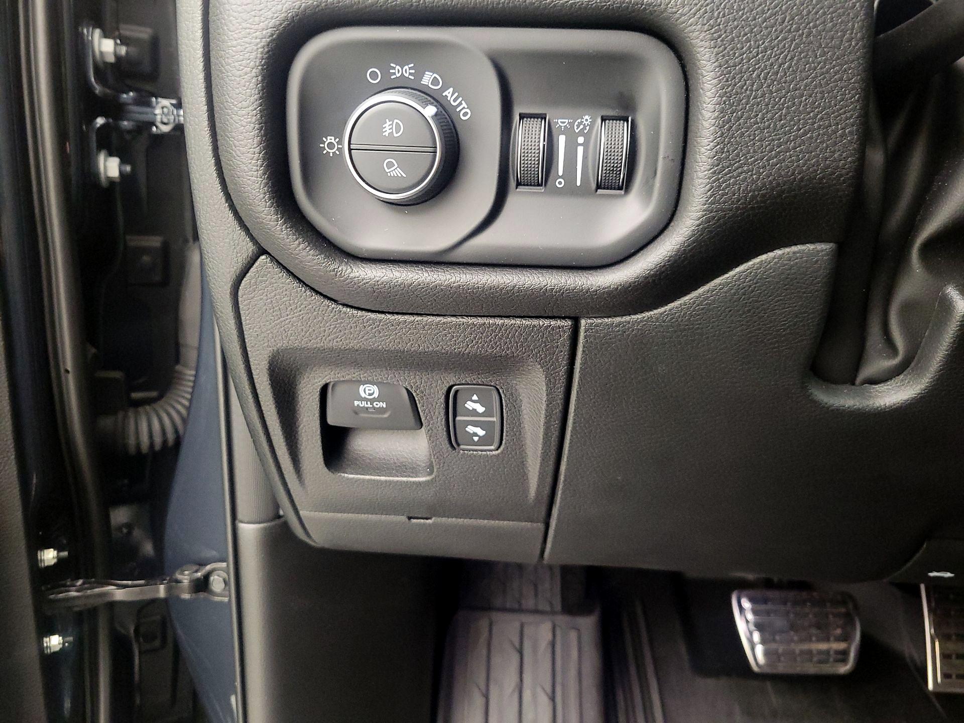 Thumbnail: 2025 RAM 1500 - 13